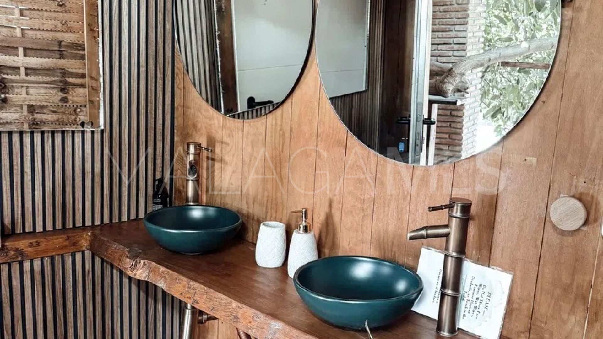 Villa for sale in Nueva Andalucia