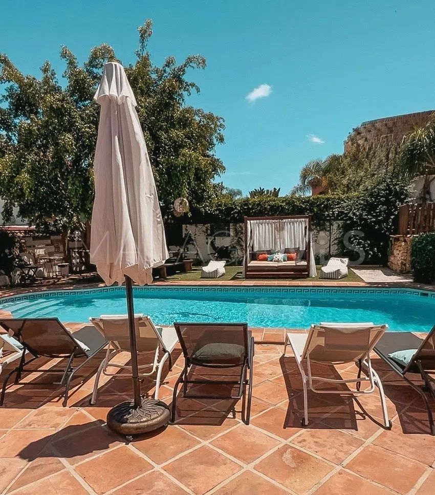 Villa for sale in Nueva Andalucia