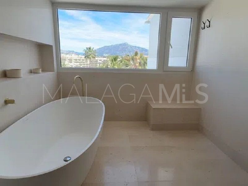 Adosado with 4 bedrooms a la venta in Guadalmina Alta