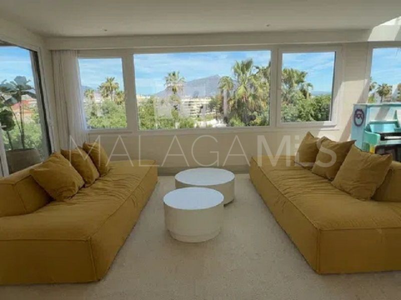 Adosado with 4 bedrooms a la venta in Guadalmina Alta