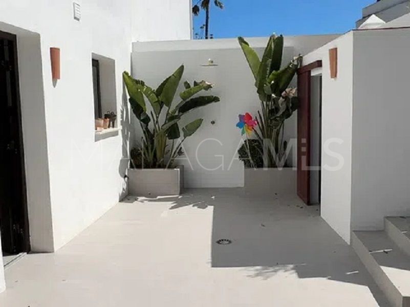 Adosado with 4 bedrooms a la venta in Guadalmina Alta