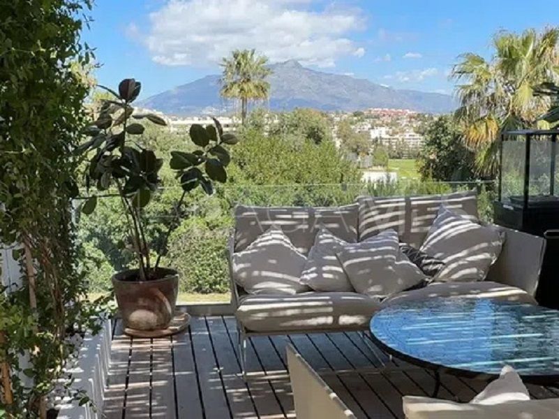 Adosado with 4 bedrooms a la venta in Guadalmina Alta