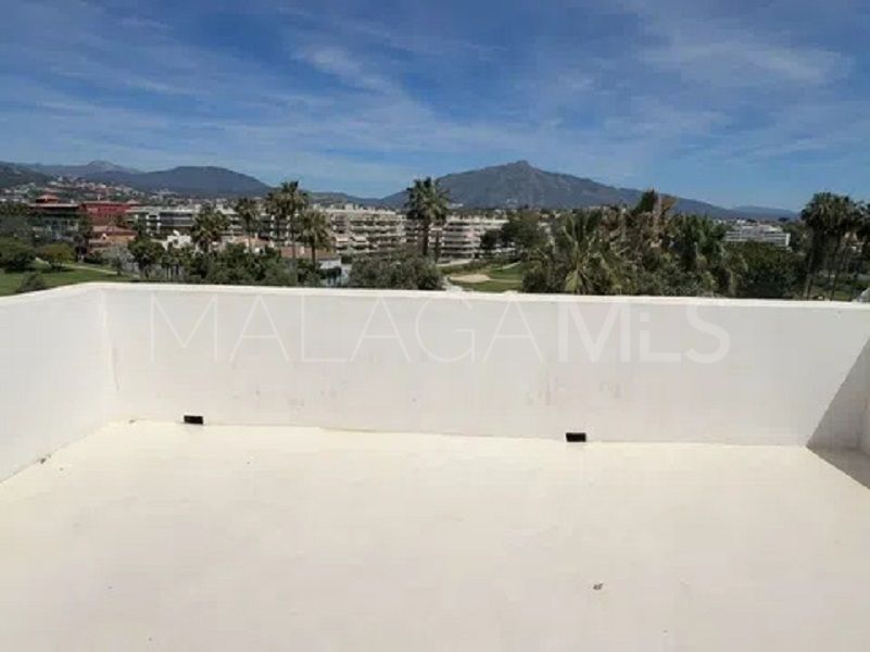 Adosado with 4 bedrooms a la venta in Guadalmina Alta