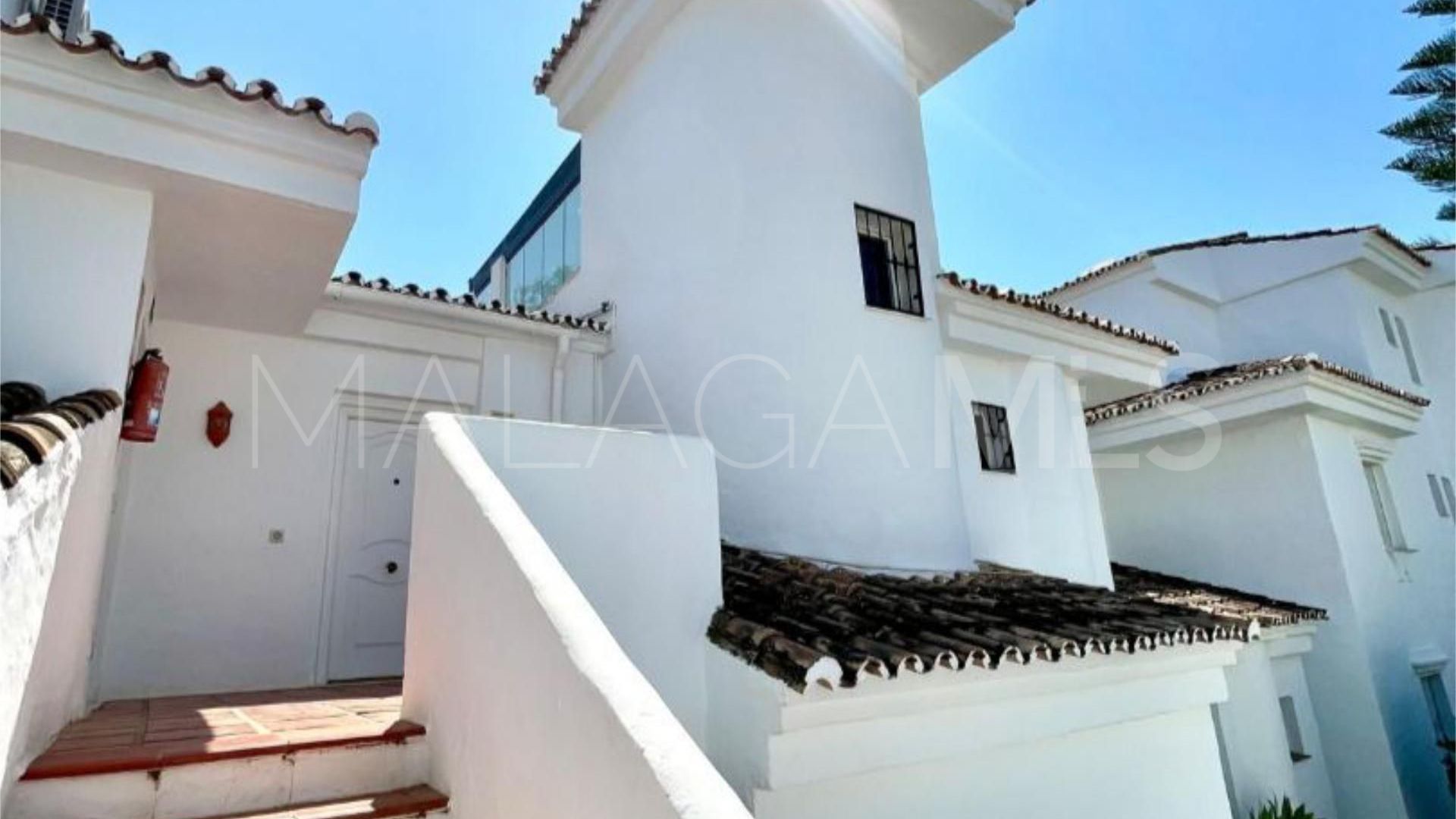 Duplex penthouse for sale in Los Naranjos de Marbella