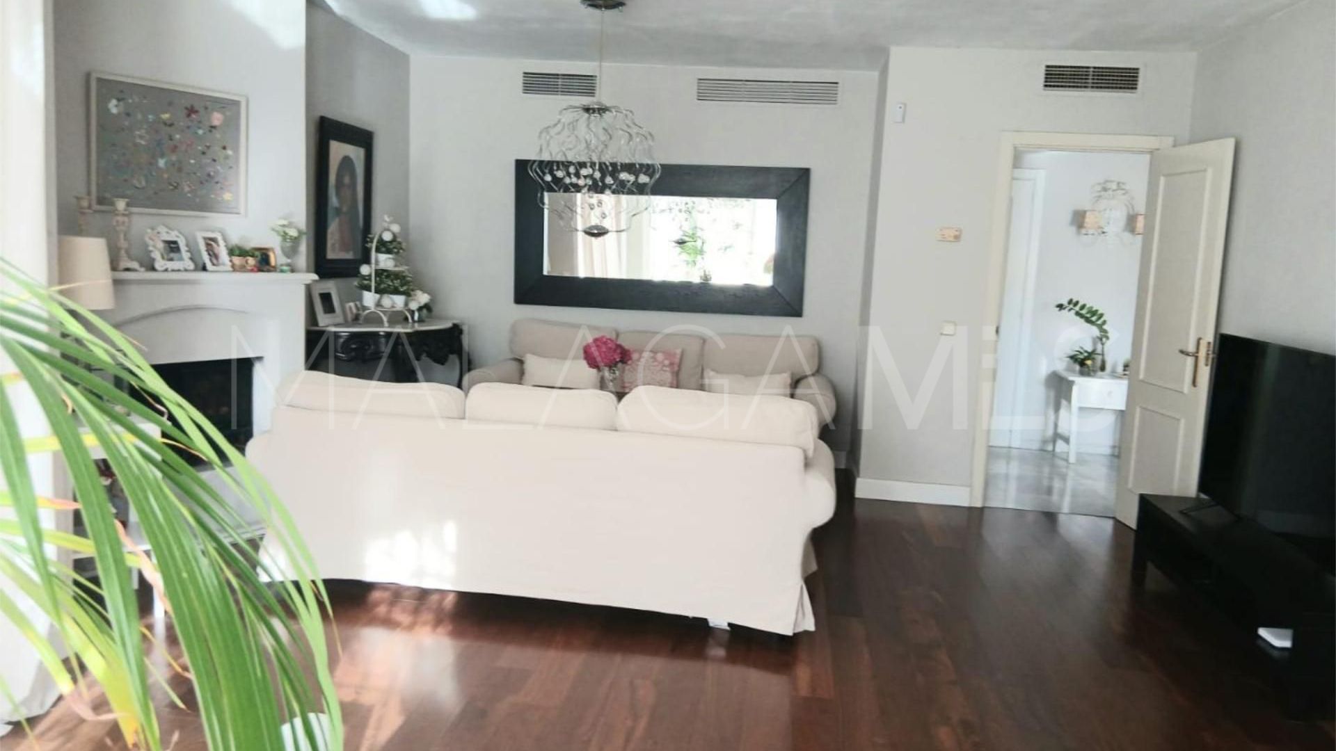 Duplex penthouse for sale in Los Naranjos de Marbella