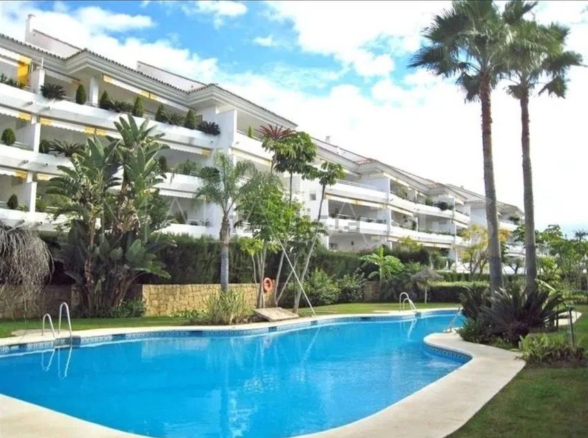 Ground floor apartment for sale in Guadalmina Baja
