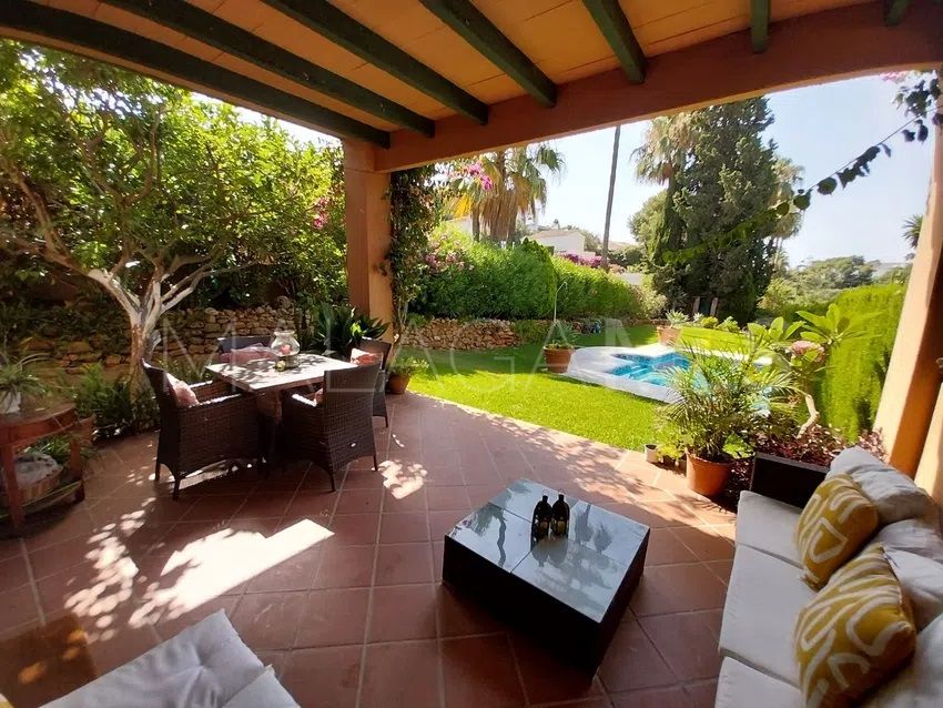 Maison de ville for sale in Calahonda
