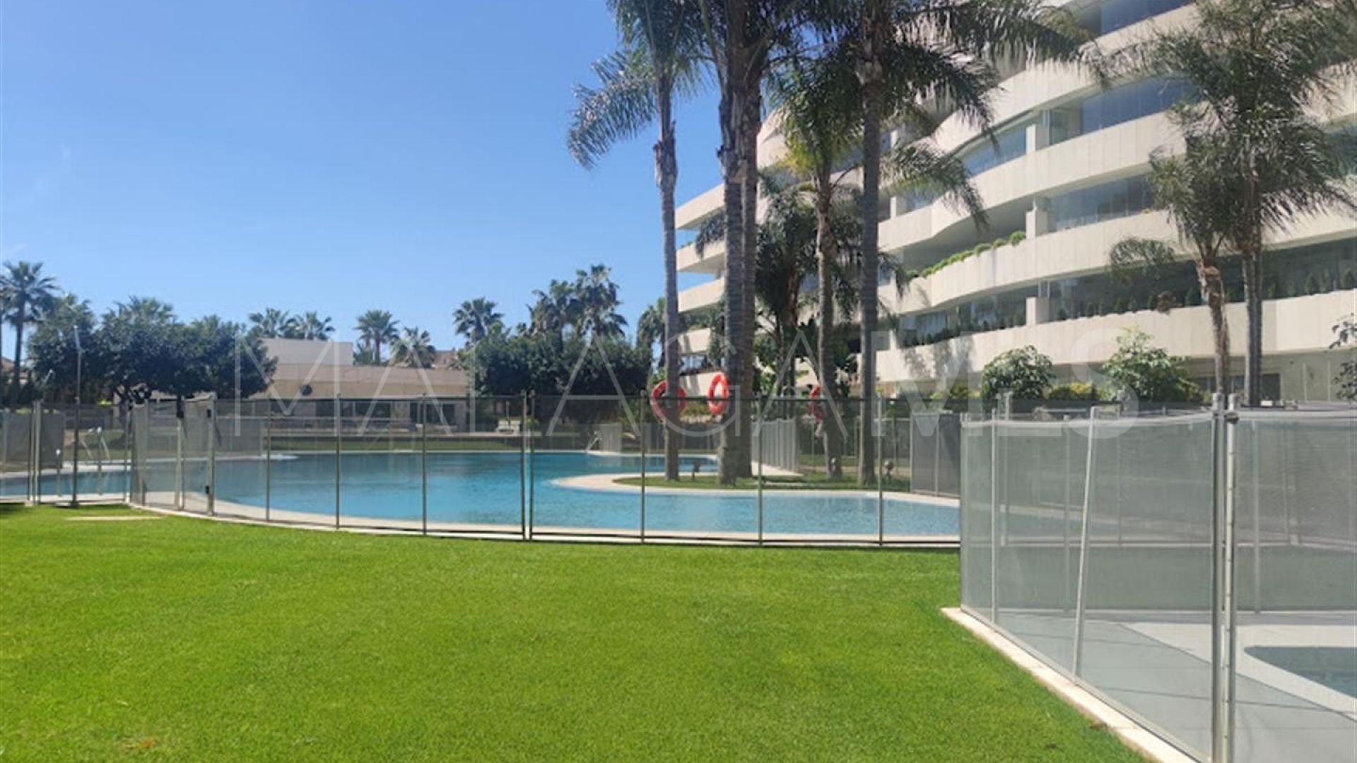 Buy ground floor apartment with 2 bedrooms in Marbella - Puerto Banus