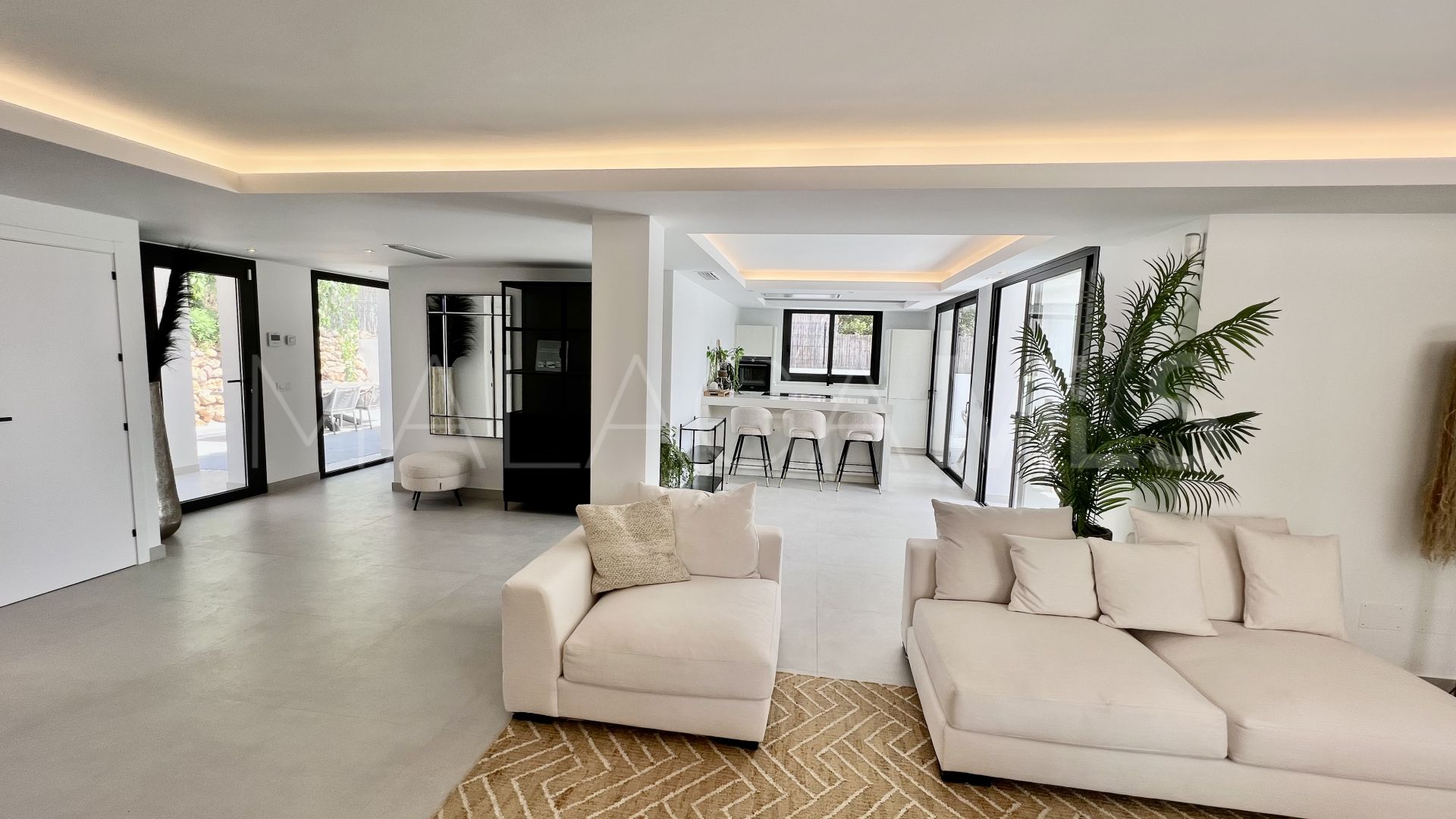Buy Marbesa villa with 4 bedrooms