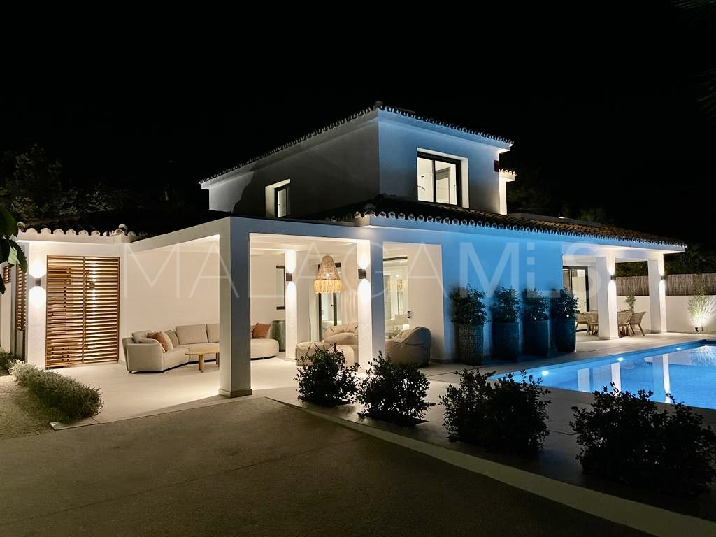 Buy Marbesa villa with 4 bedrooms