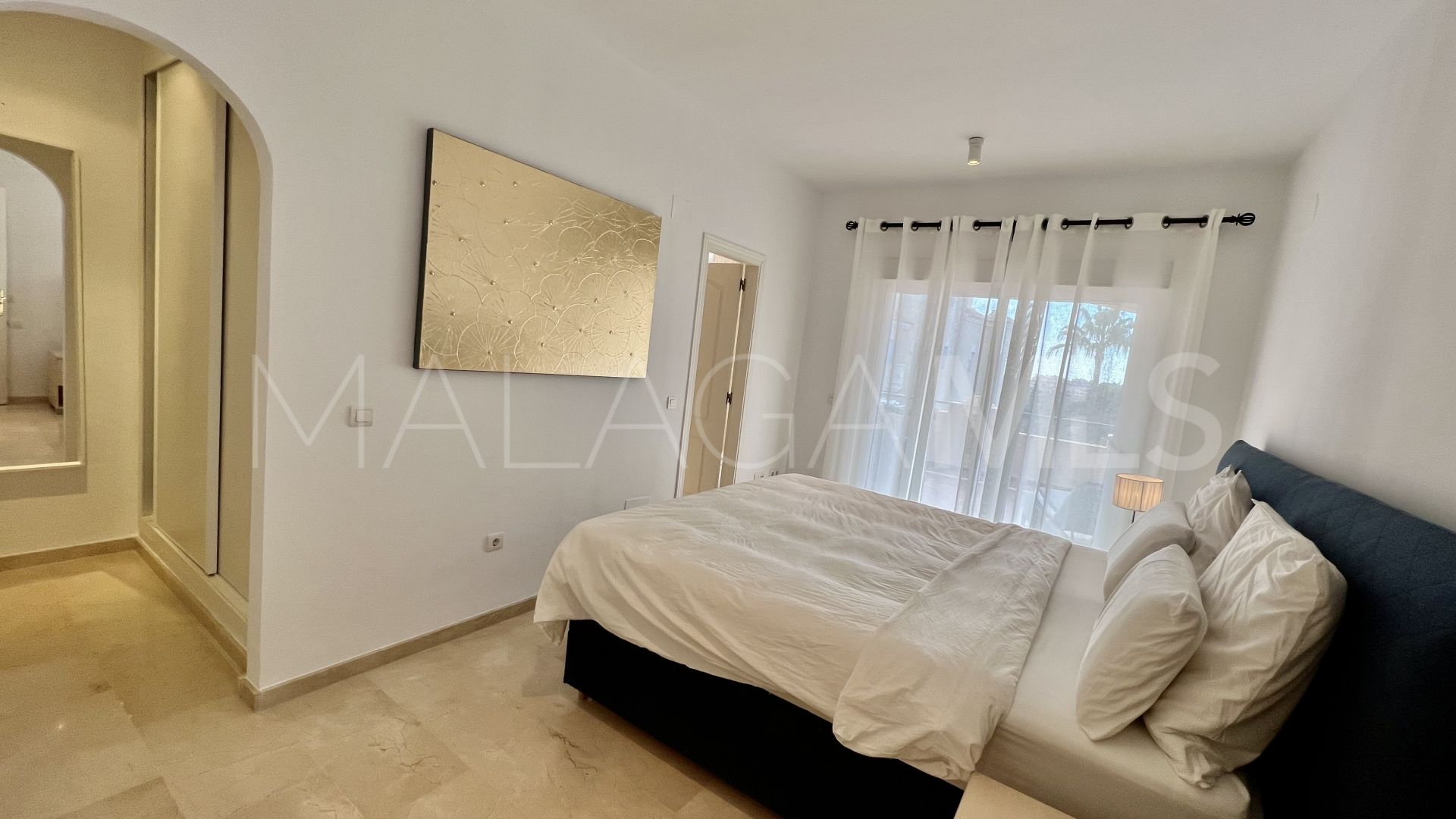 For sale apartment with 2 bedrooms in Marbella East