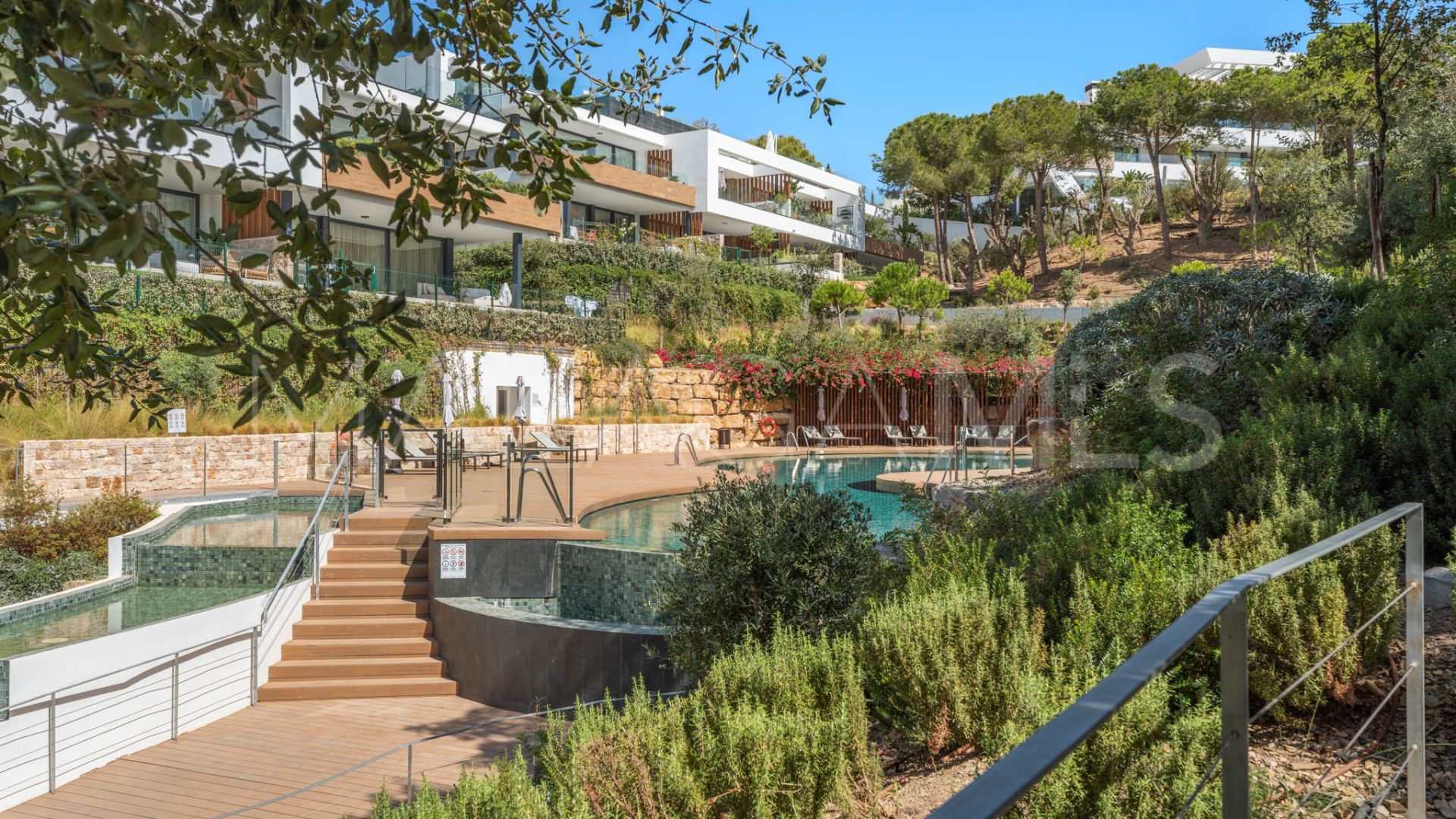Duplex penthouse for sale in Artola