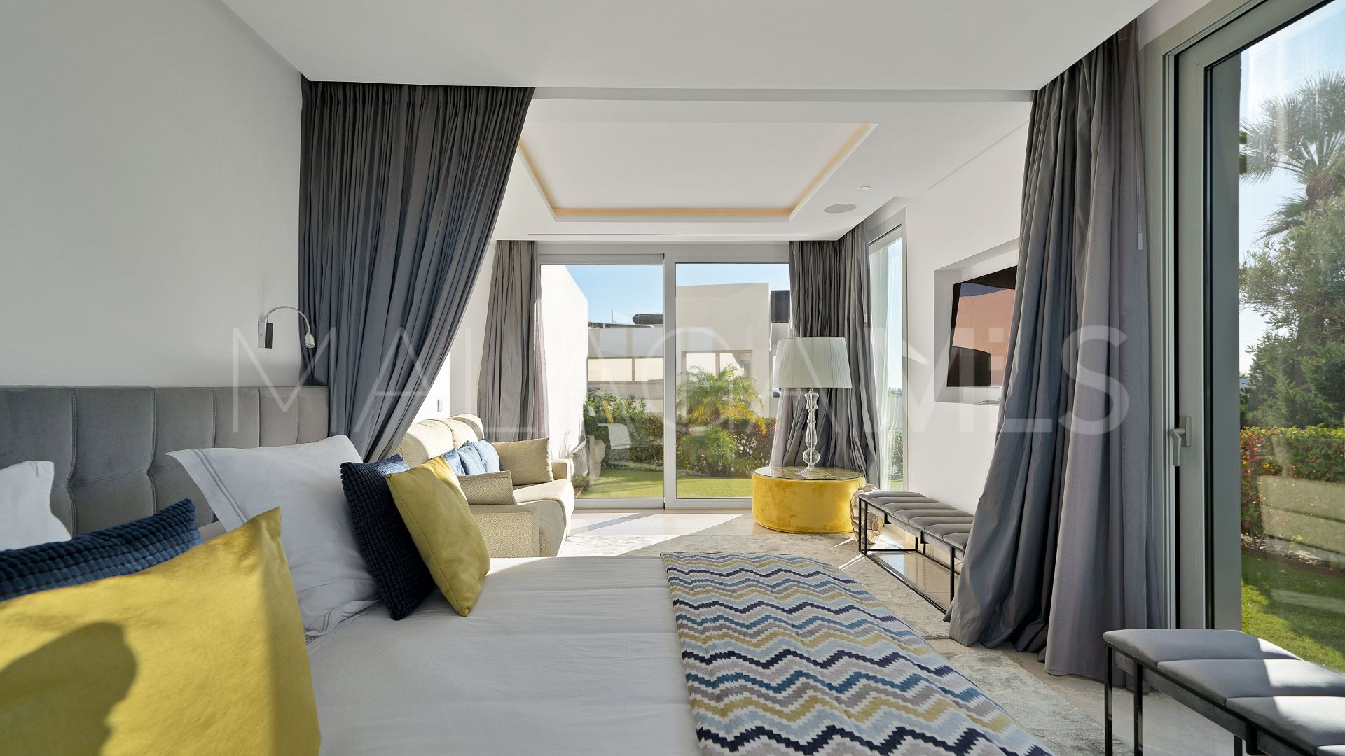Villa for sale in Nueva Andalucia