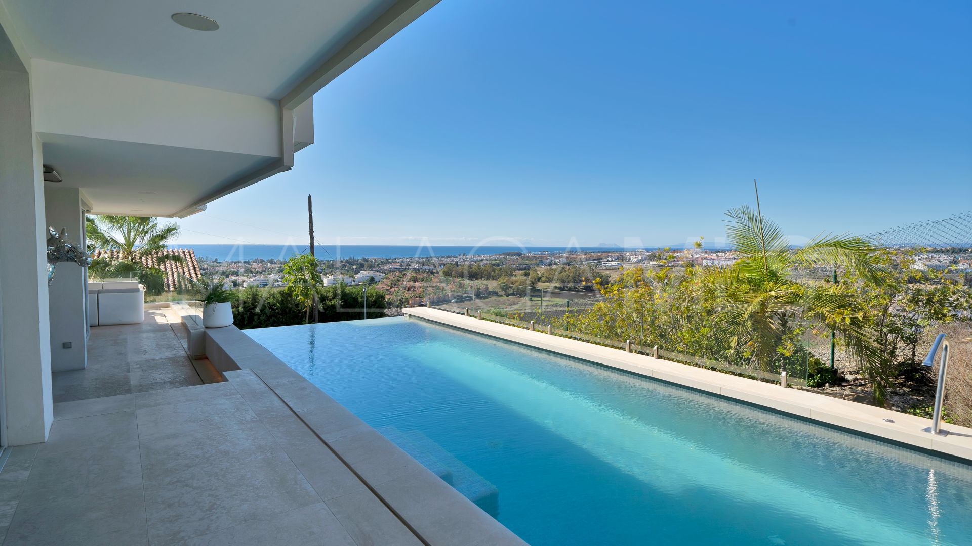 Villa for sale in Nueva Andalucia