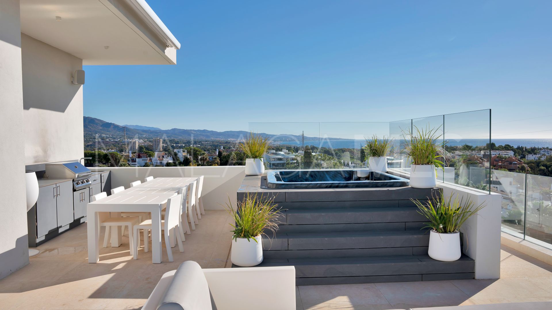 Villa for sale in Nueva Andalucia