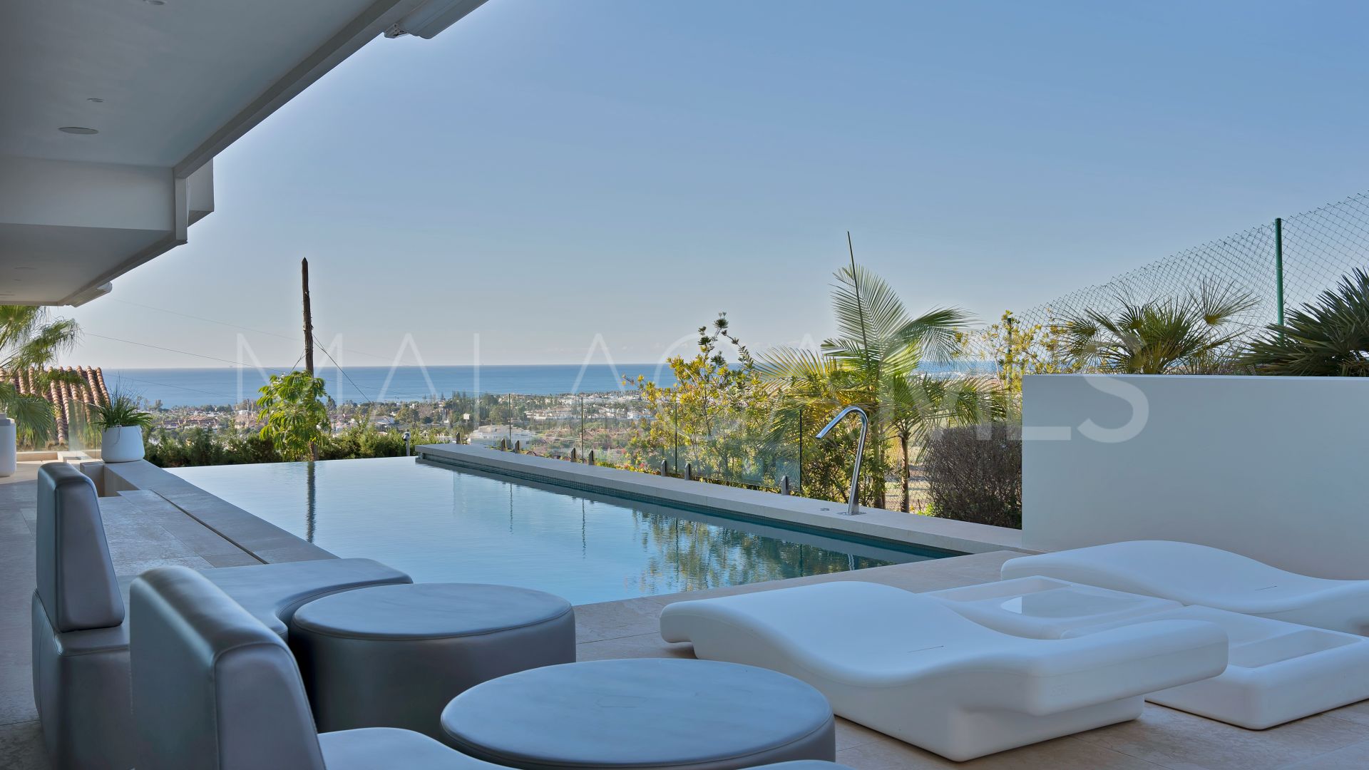 Villa for sale in Nueva Andalucia