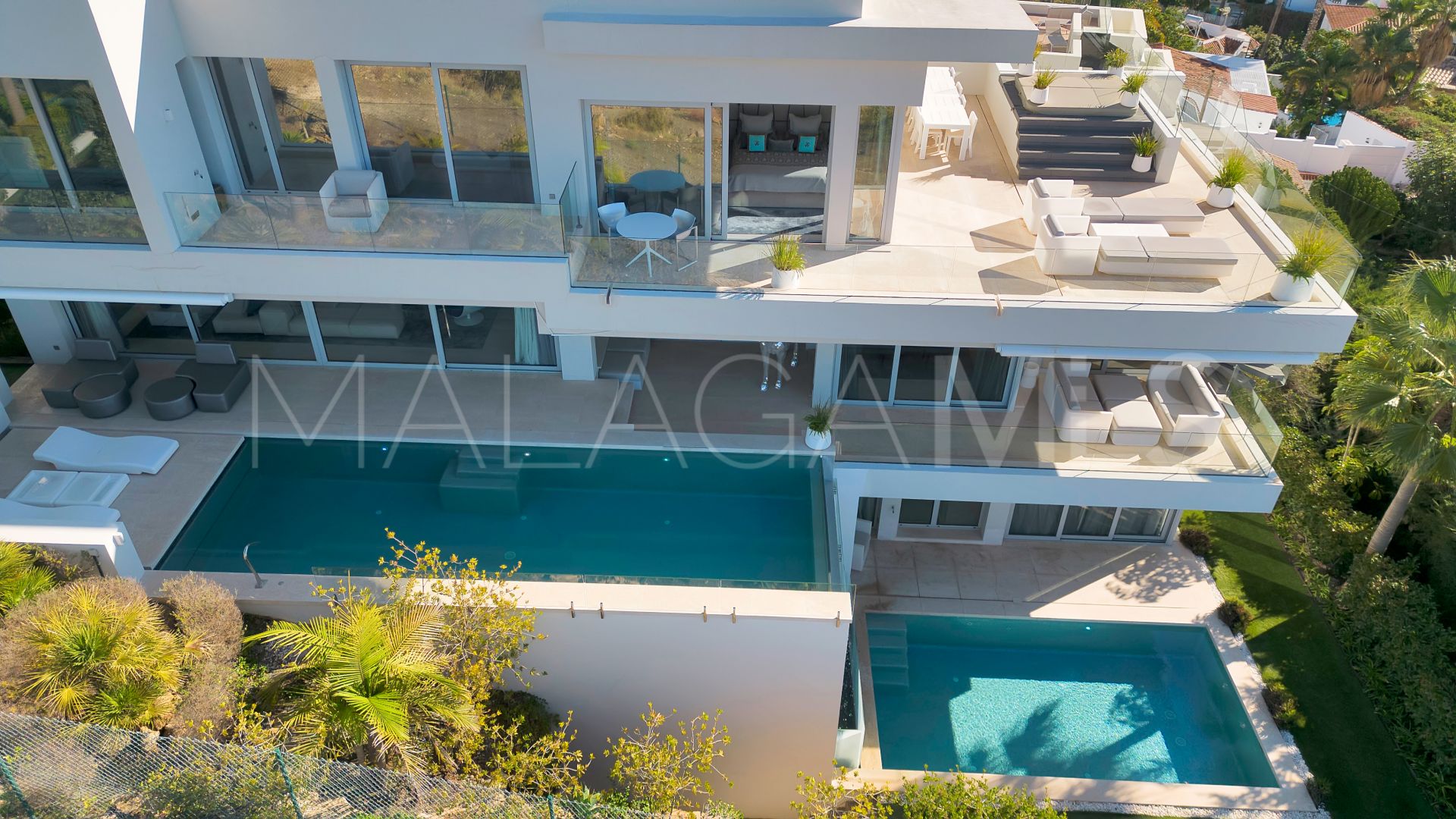 Villa for sale in Nueva Andalucia
