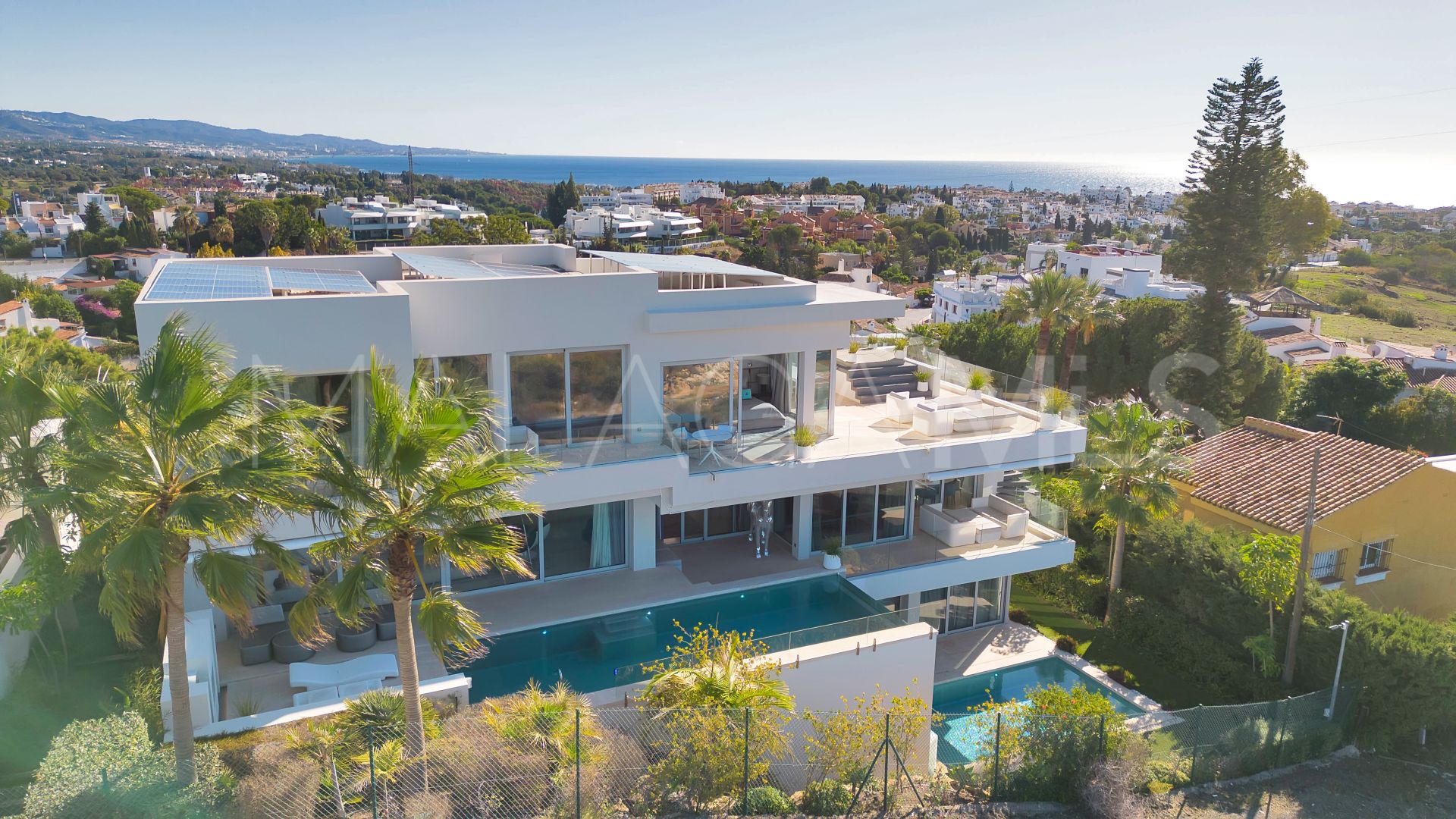 Villa for sale in Nueva Andalucia