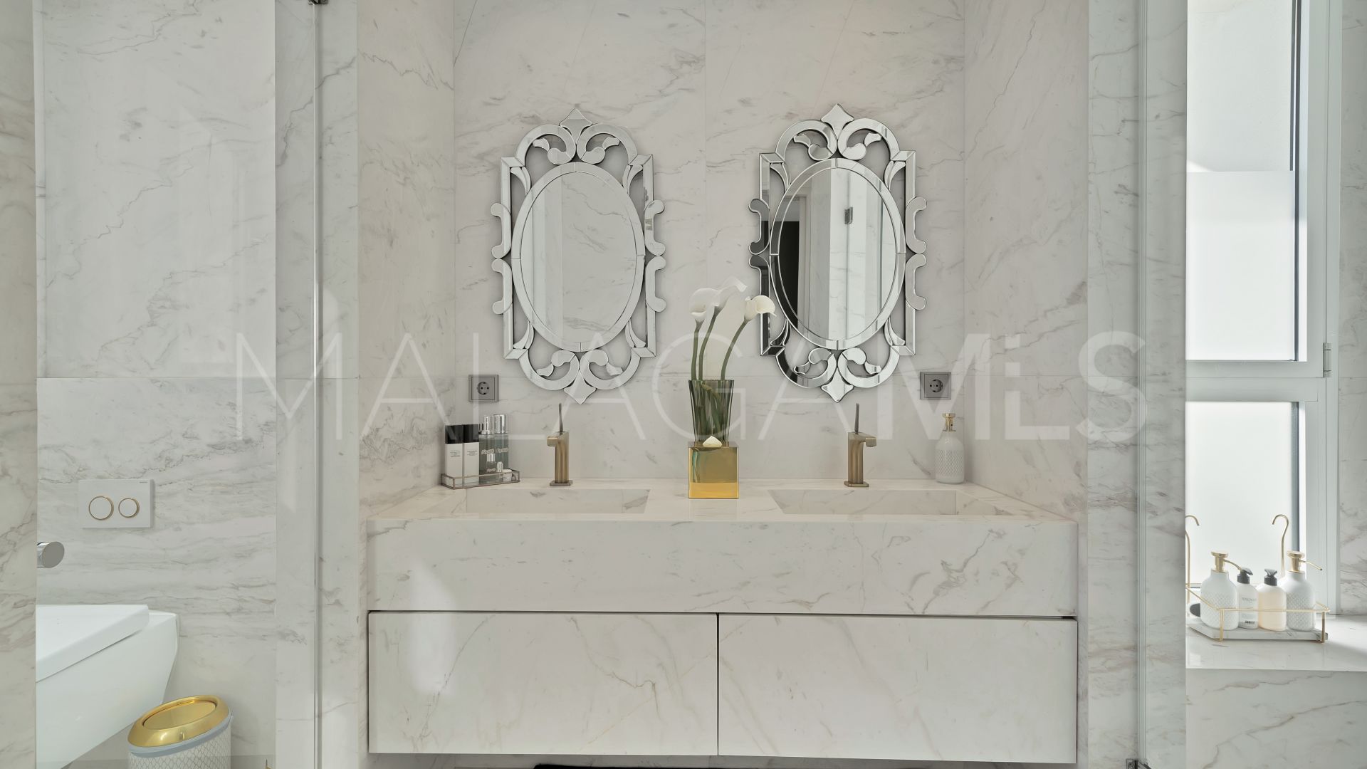 Villa for sale in Nueva Andalucia