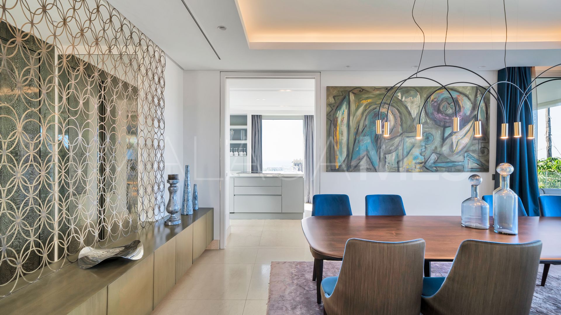 Villa for sale in Nueva Andalucia