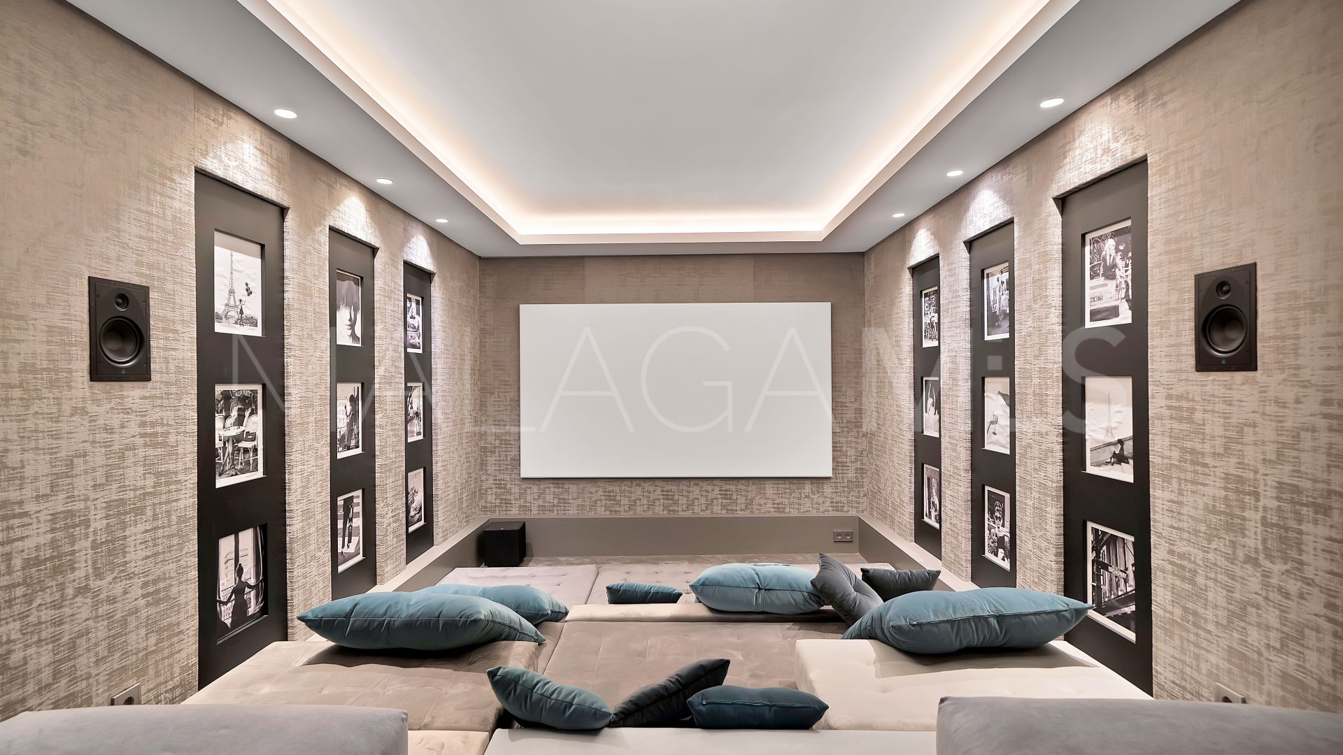 Villa for sale in Nueva Andalucia