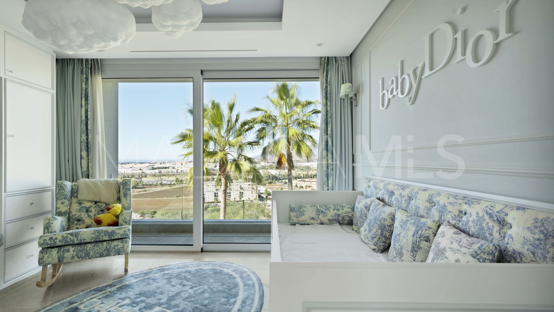 Villa for sale in Nueva Andalucia