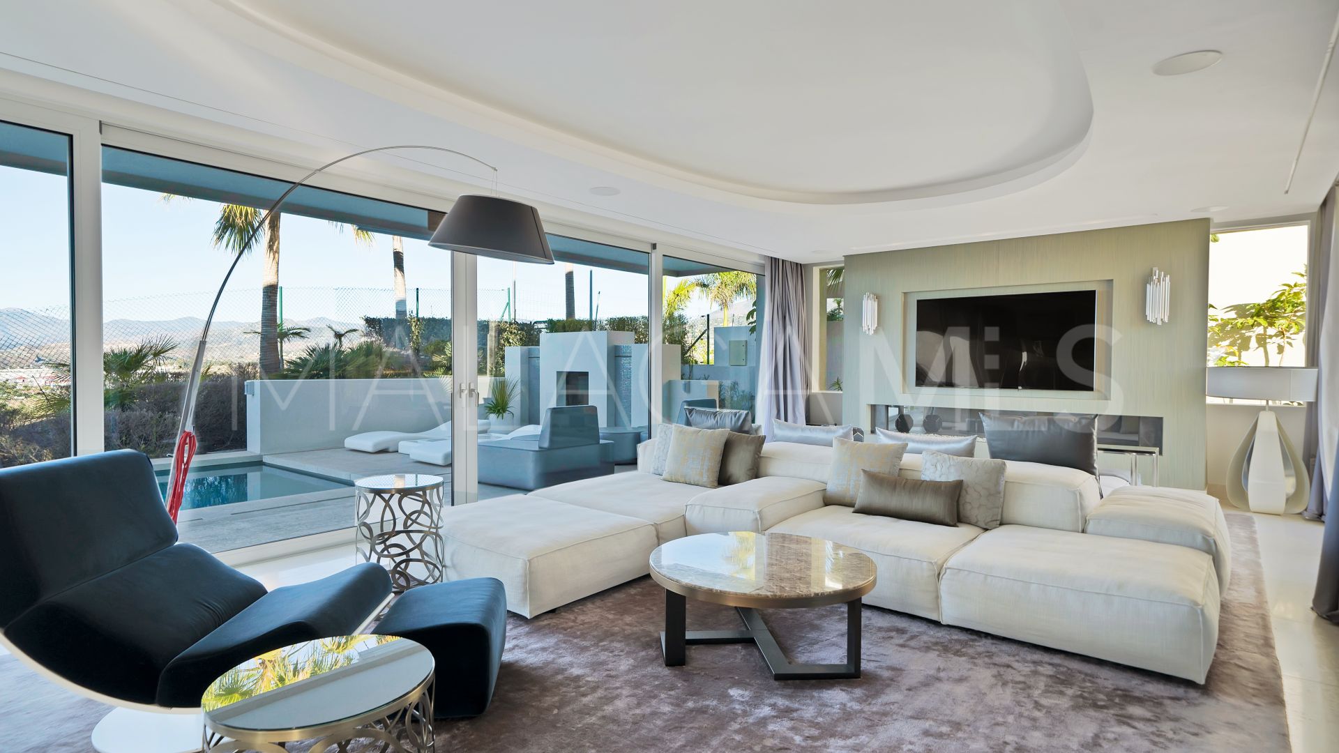 Villa for sale in Nueva Andalucia