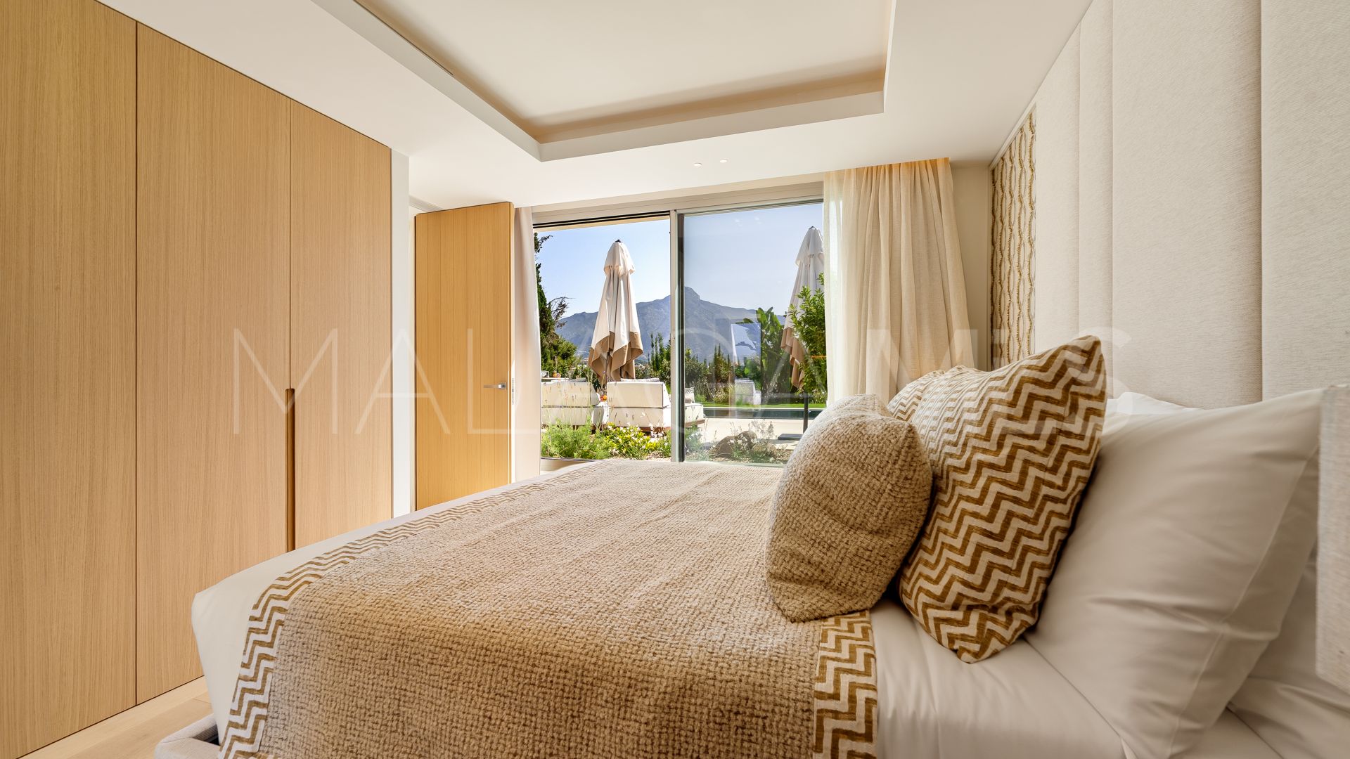 Villa for sale in Nueva Andalucia