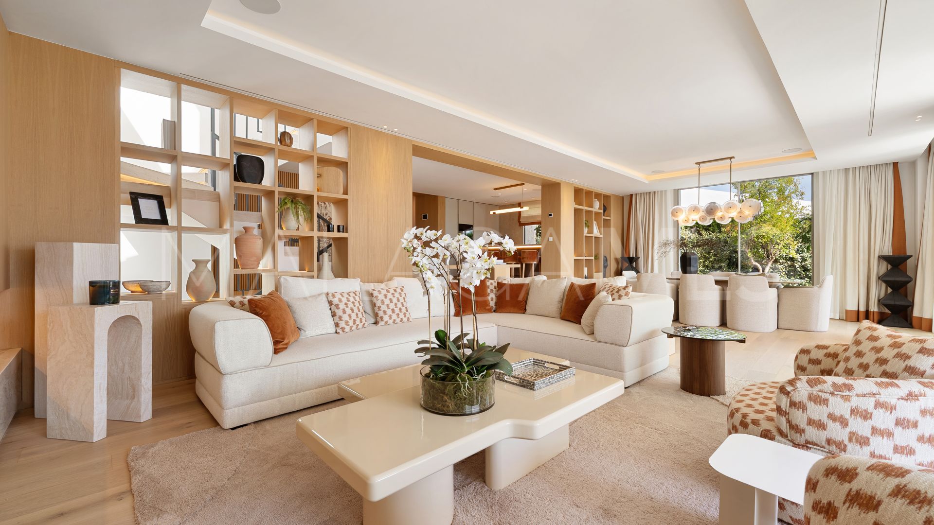 Villa for sale in Nueva Andalucia