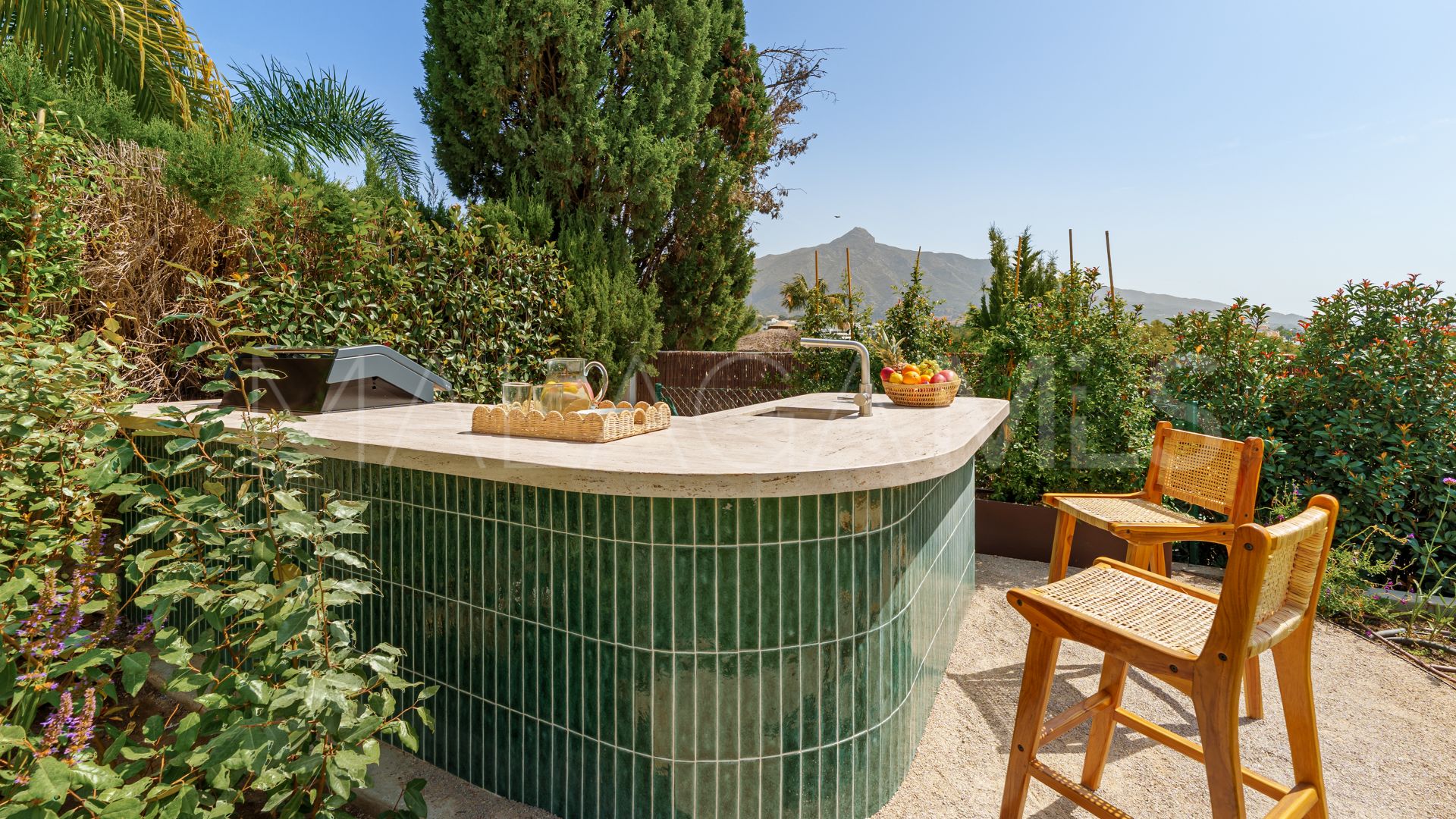 Villa for sale in Nueva Andalucia