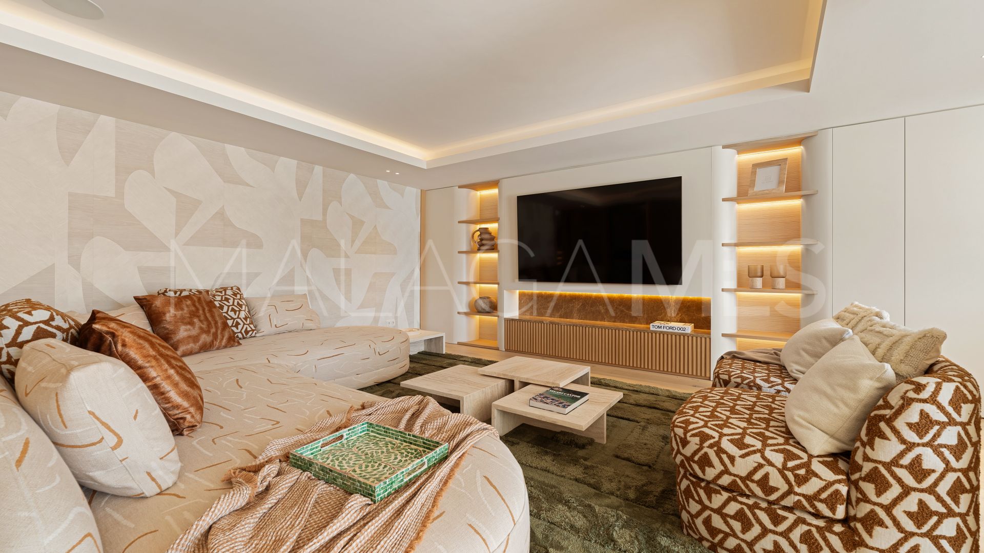 Villa for sale in Nueva Andalucia