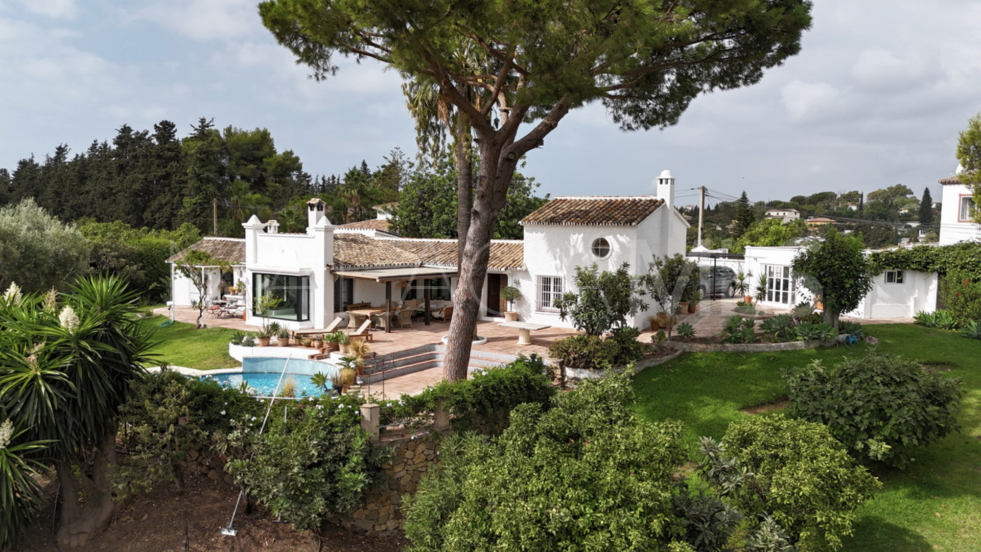 Villa for sale in Guadalmina Alta