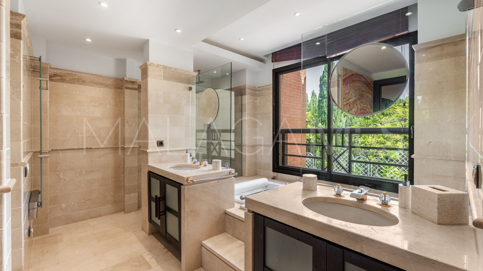 Se vende apartamento with 3 bedrooms in Laguna de Banus