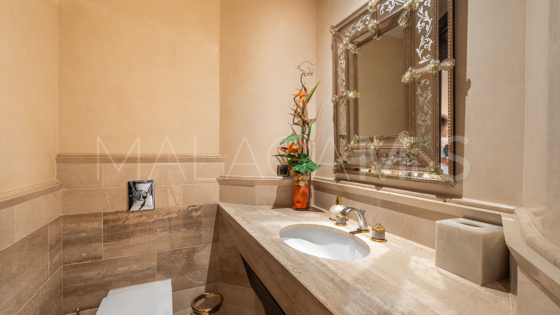 Se vende apartamento with 3 bedrooms in Laguna de Banus