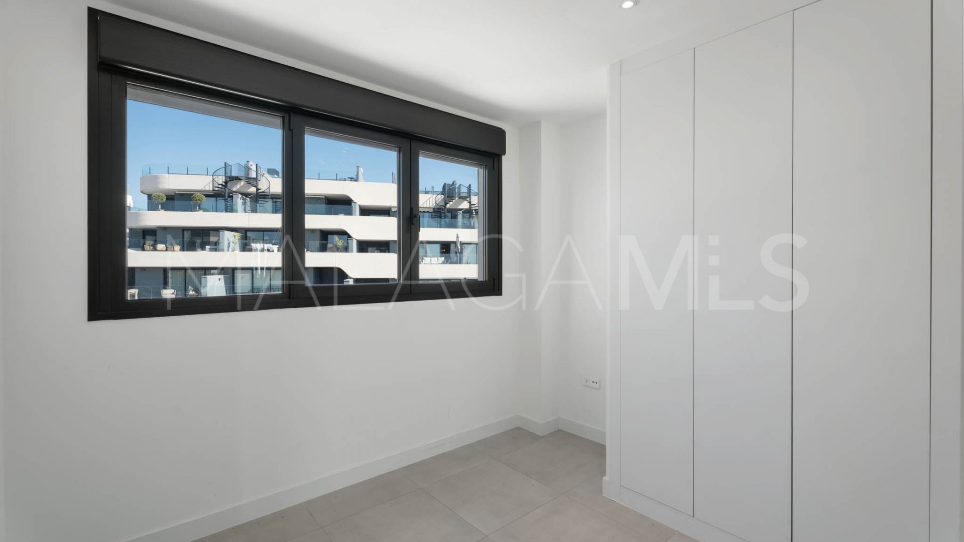 Buy Estepona East penthouse with 3 bedrooms