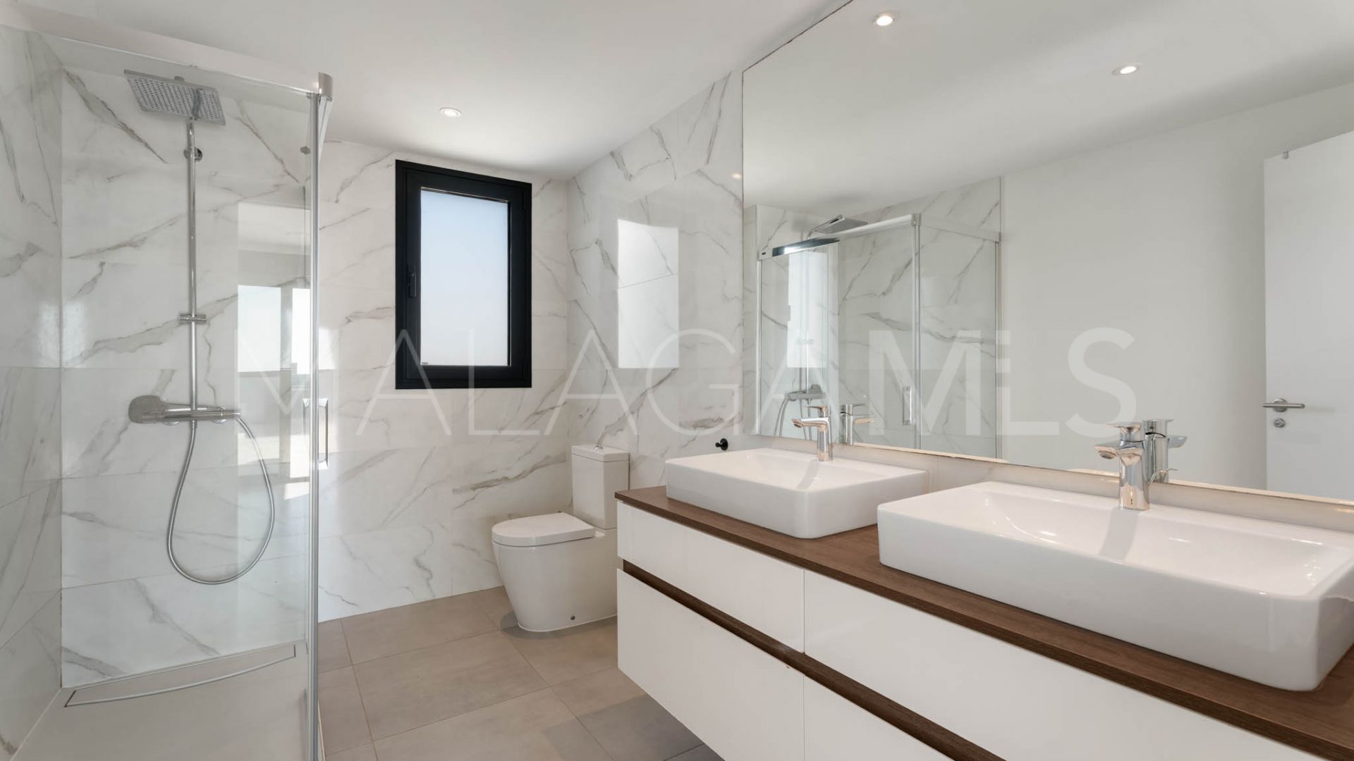 Buy Estepona East penthouse with 3 bedrooms