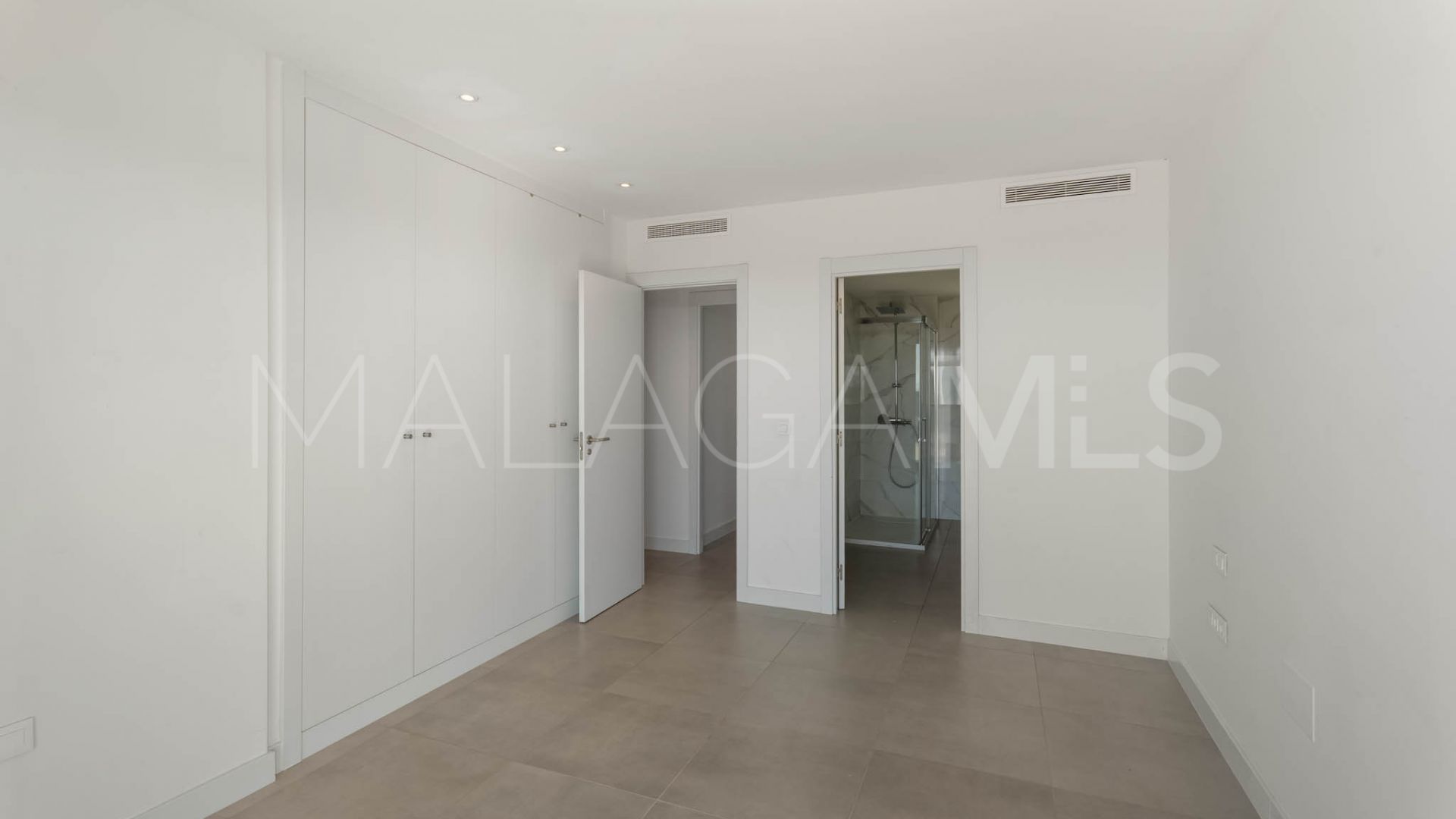 Buy Estepona East penthouse with 3 bedrooms