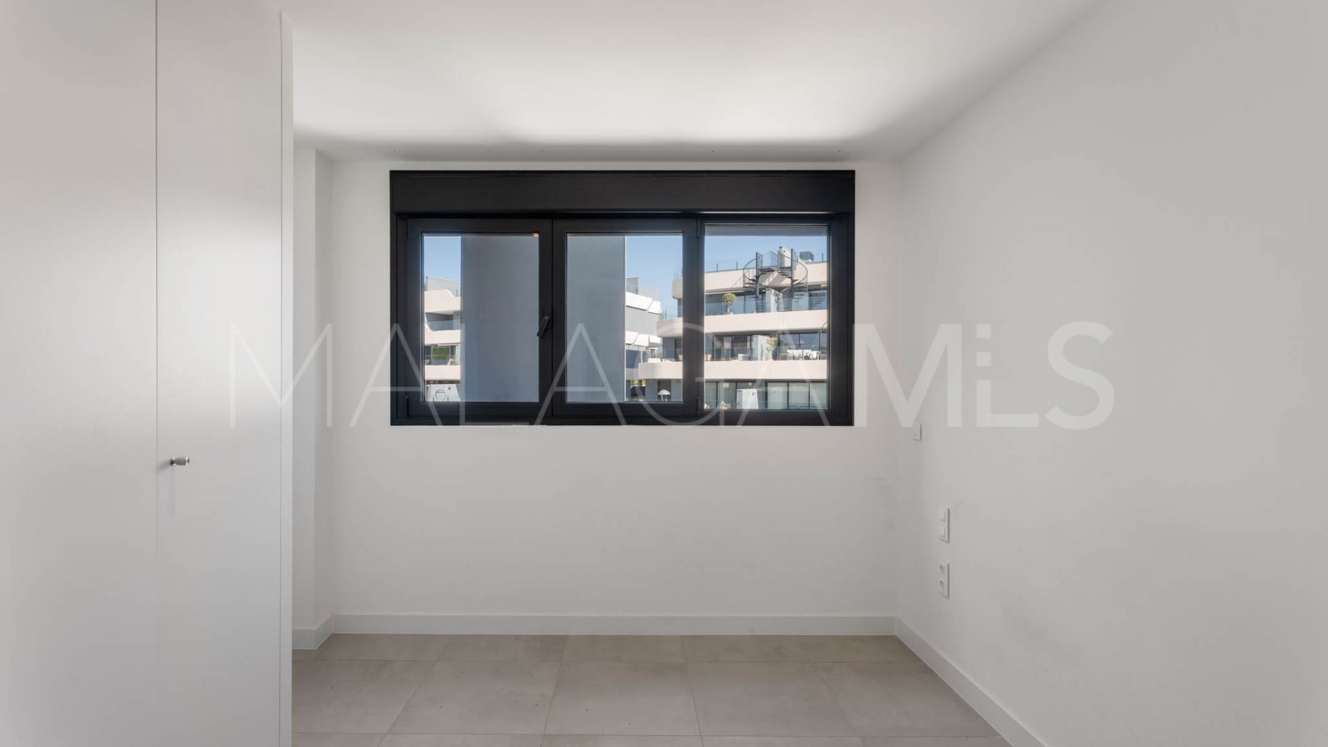 Buy Estepona East penthouse with 3 bedrooms