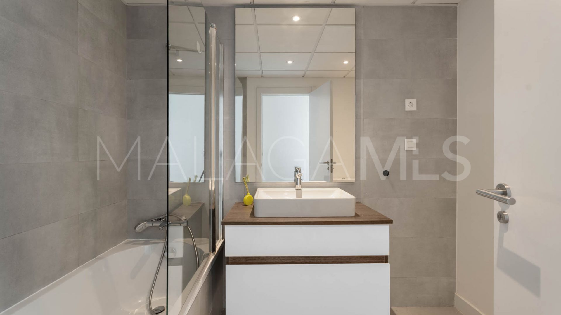 Buy Estepona East penthouse with 3 bedrooms