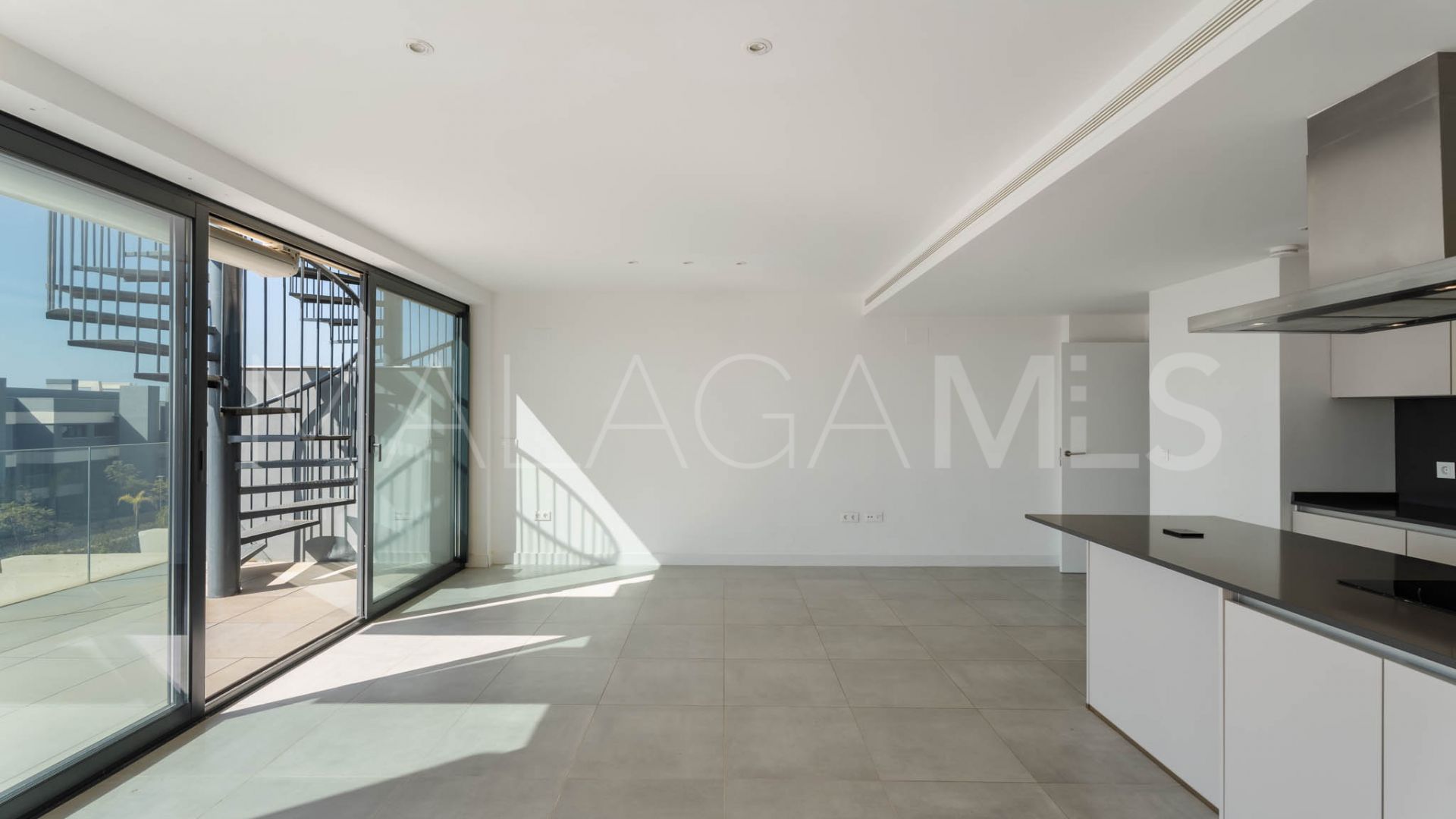 Buy Estepona East penthouse with 3 bedrooms