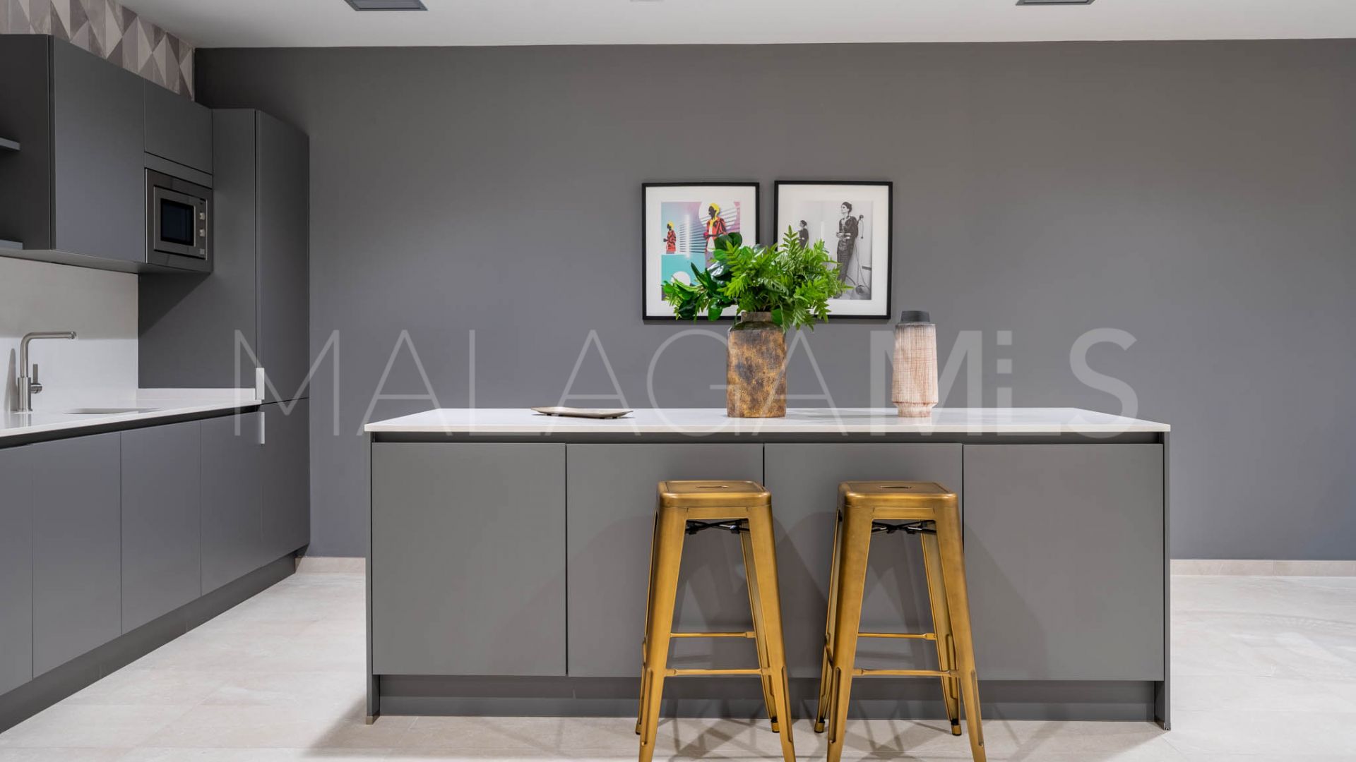 Buy Estepona East penthouse with 3 bedrooms