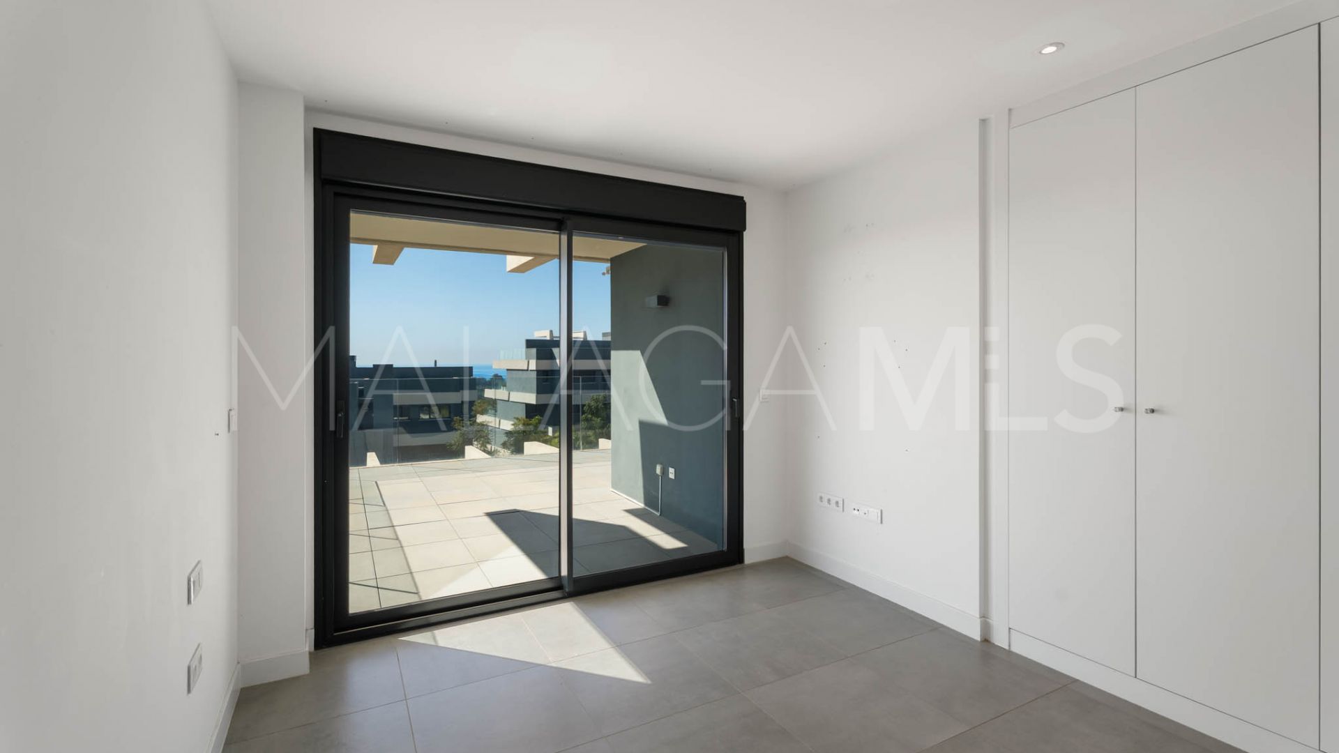 Buy Estepona East penthouse with 3 bedrooms