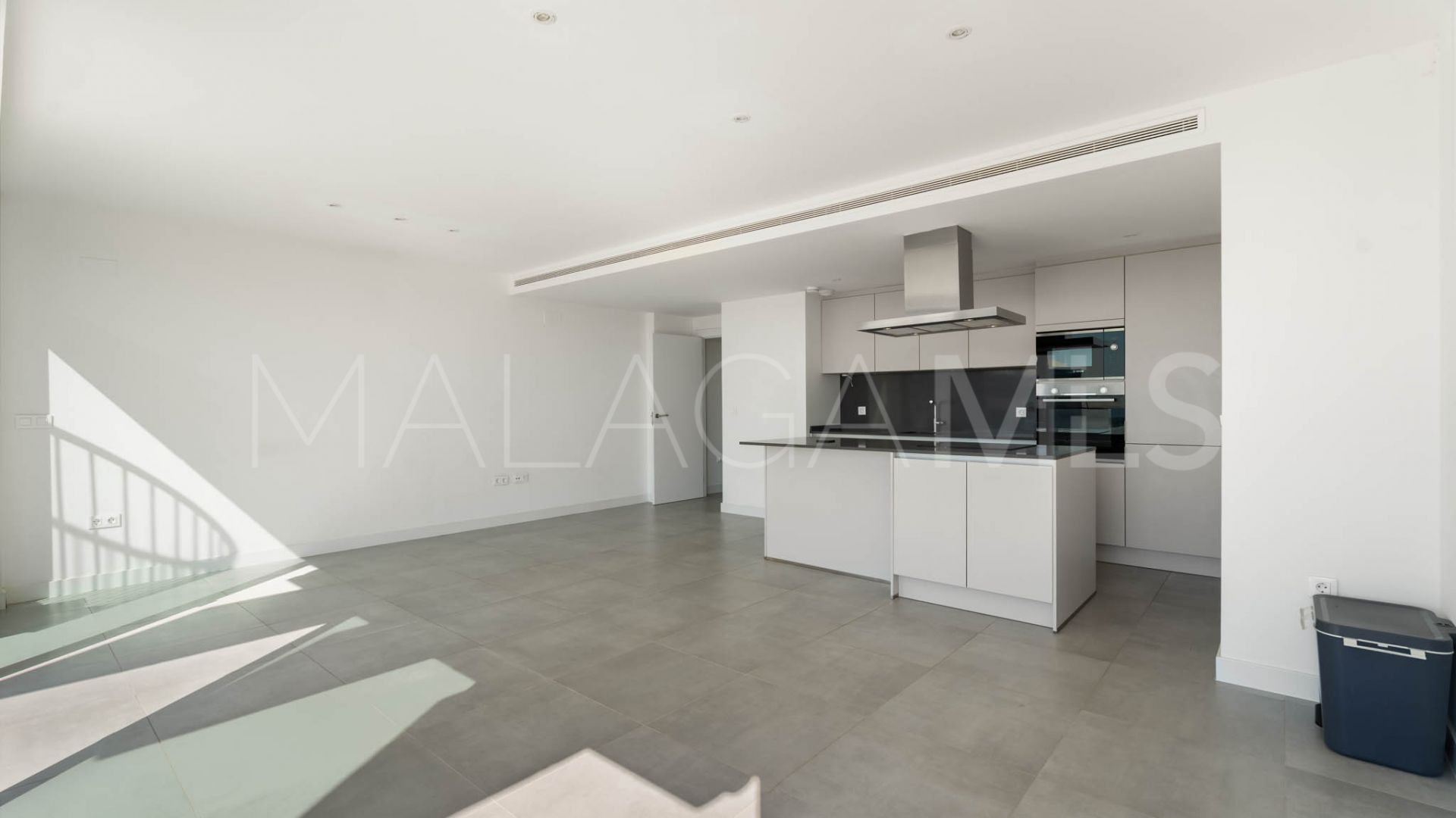 Buy Estepona East penthouse with 3 bedrooms