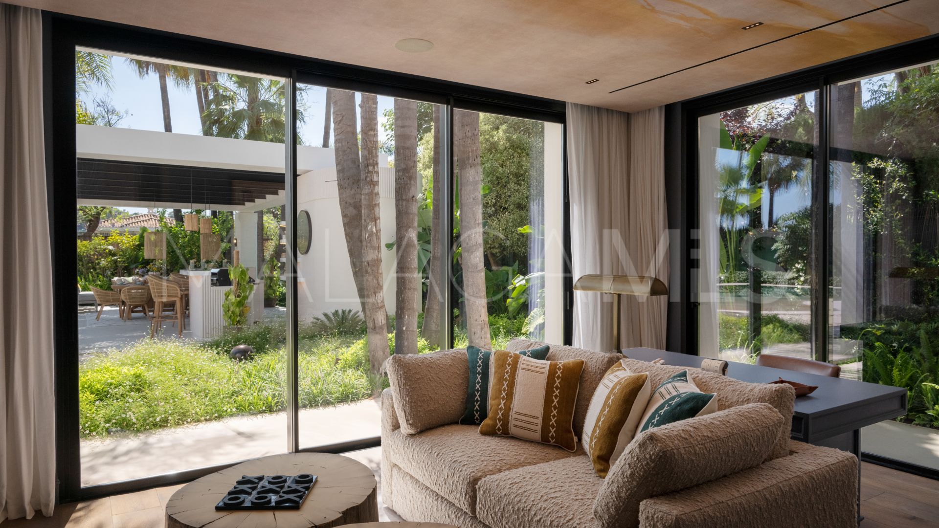 For sale 6 bedrooms villa in Nueva Andalucia