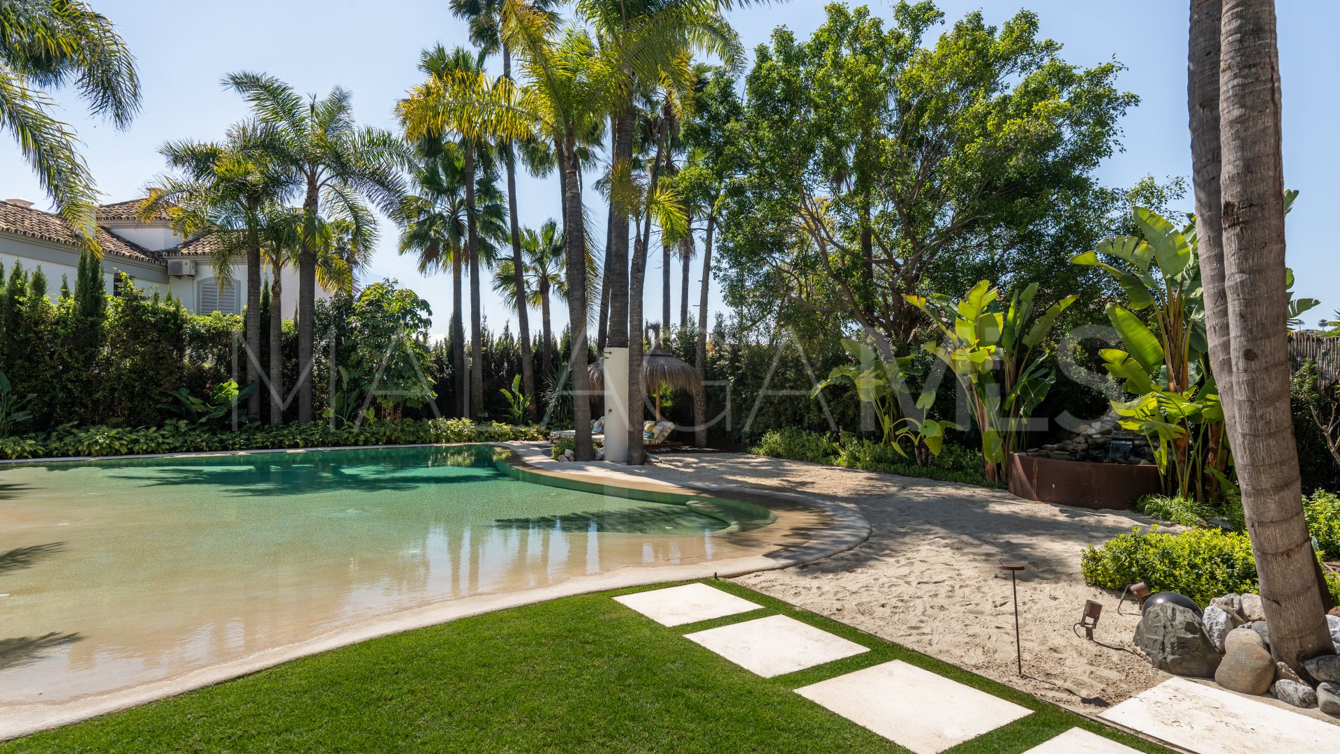 For sale 6 bedrooms villa in Nueva Andalucia