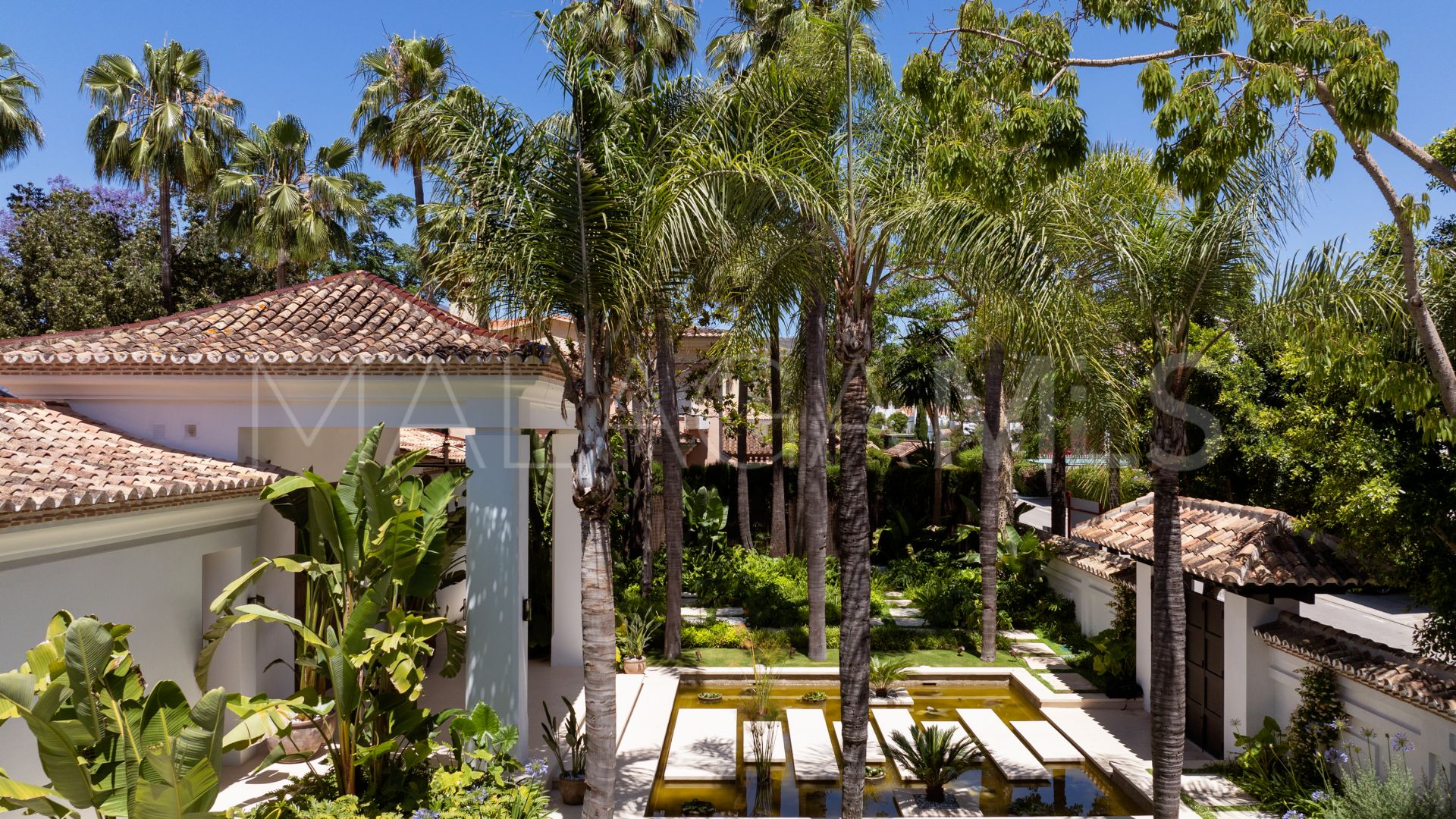 For sale 6 bedrooms villa in Nueva Andalucia