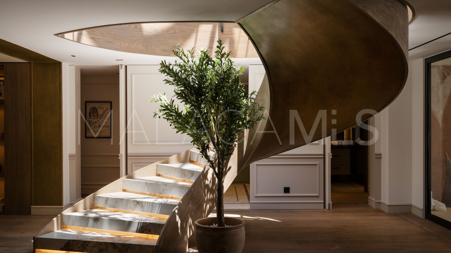 For sale 6 bedrooms villa in Nueva Andalucia