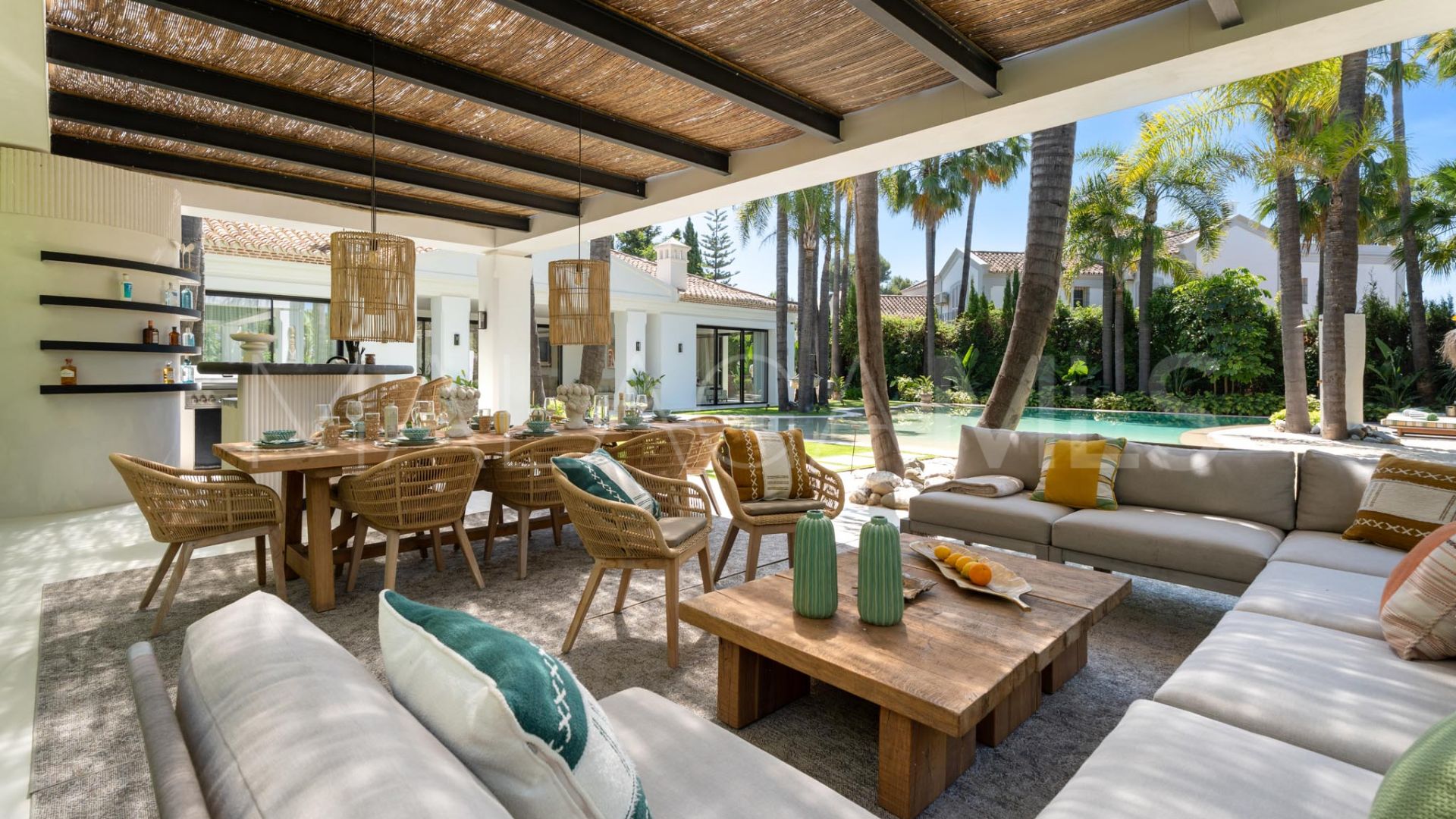 Villa de 6 bedrooms for sale in Nueva Andalucia