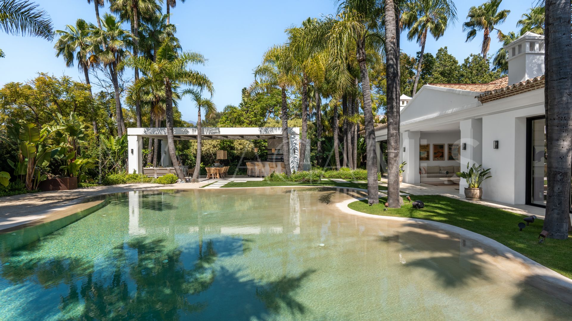 For sale 6 bedrooms villa in Nueva Andalucia