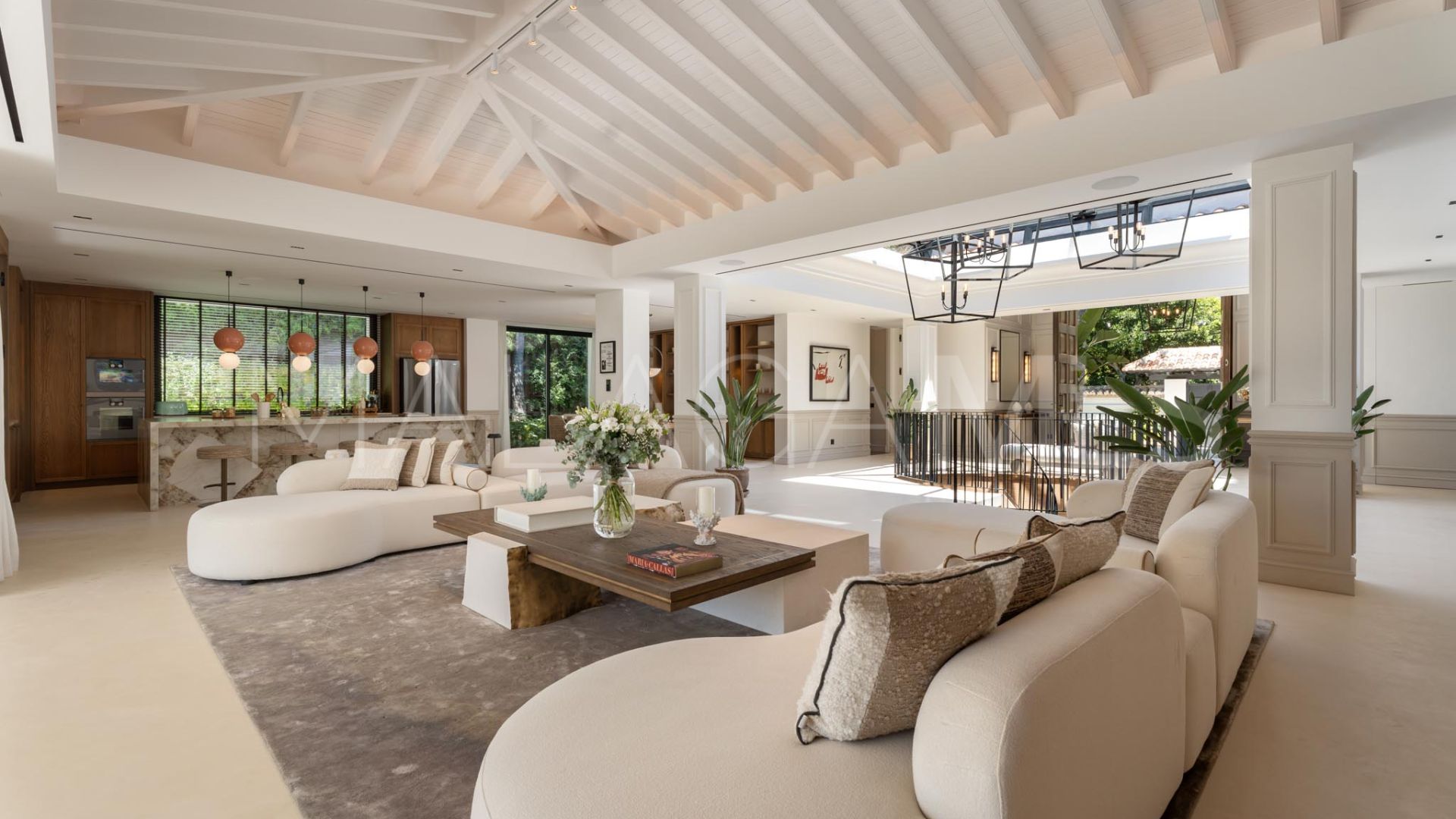 Villa de 6 bedrooms for sale in Nueva Andalucia